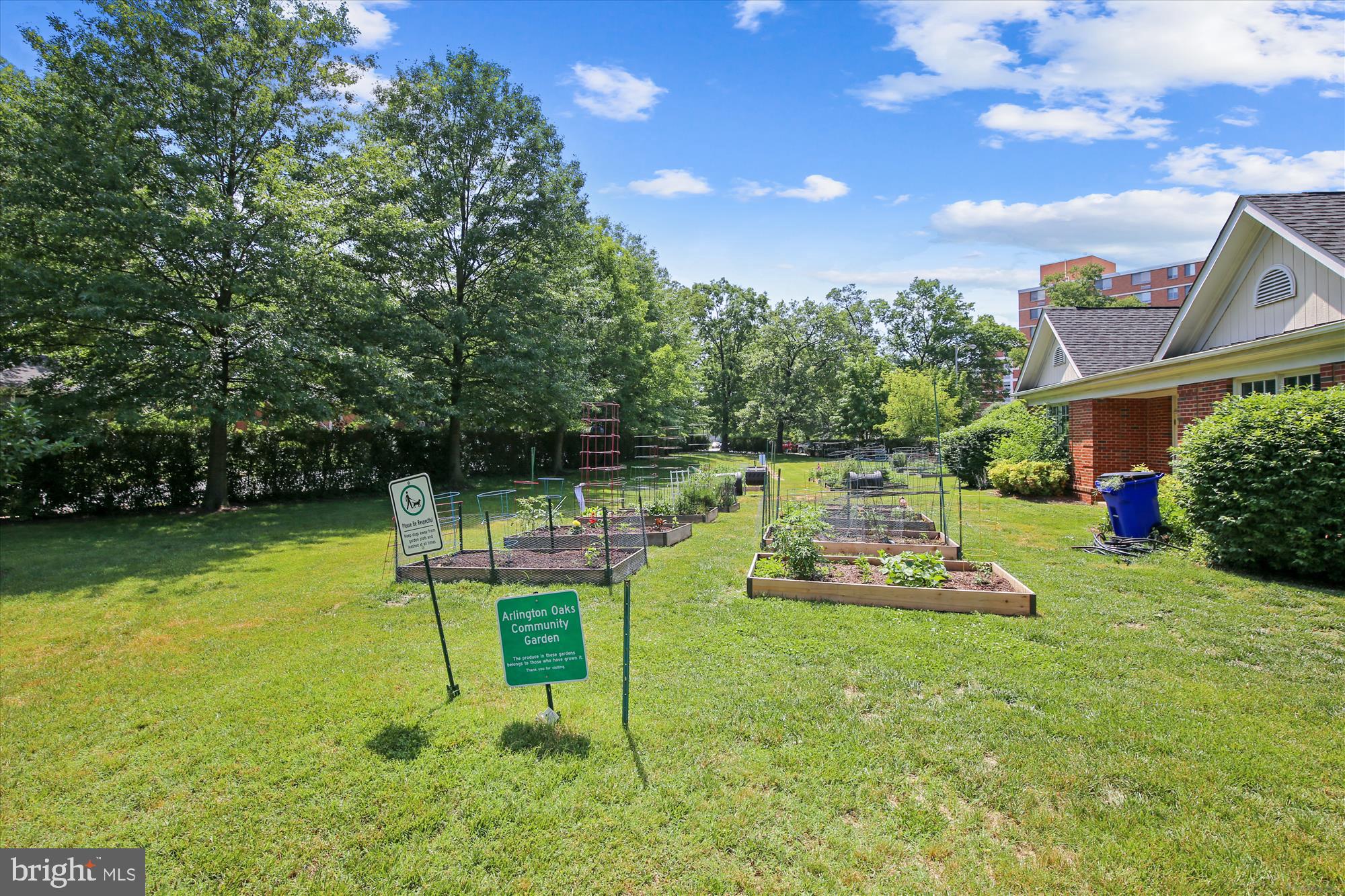 ARLINGTON OAKS - Residential