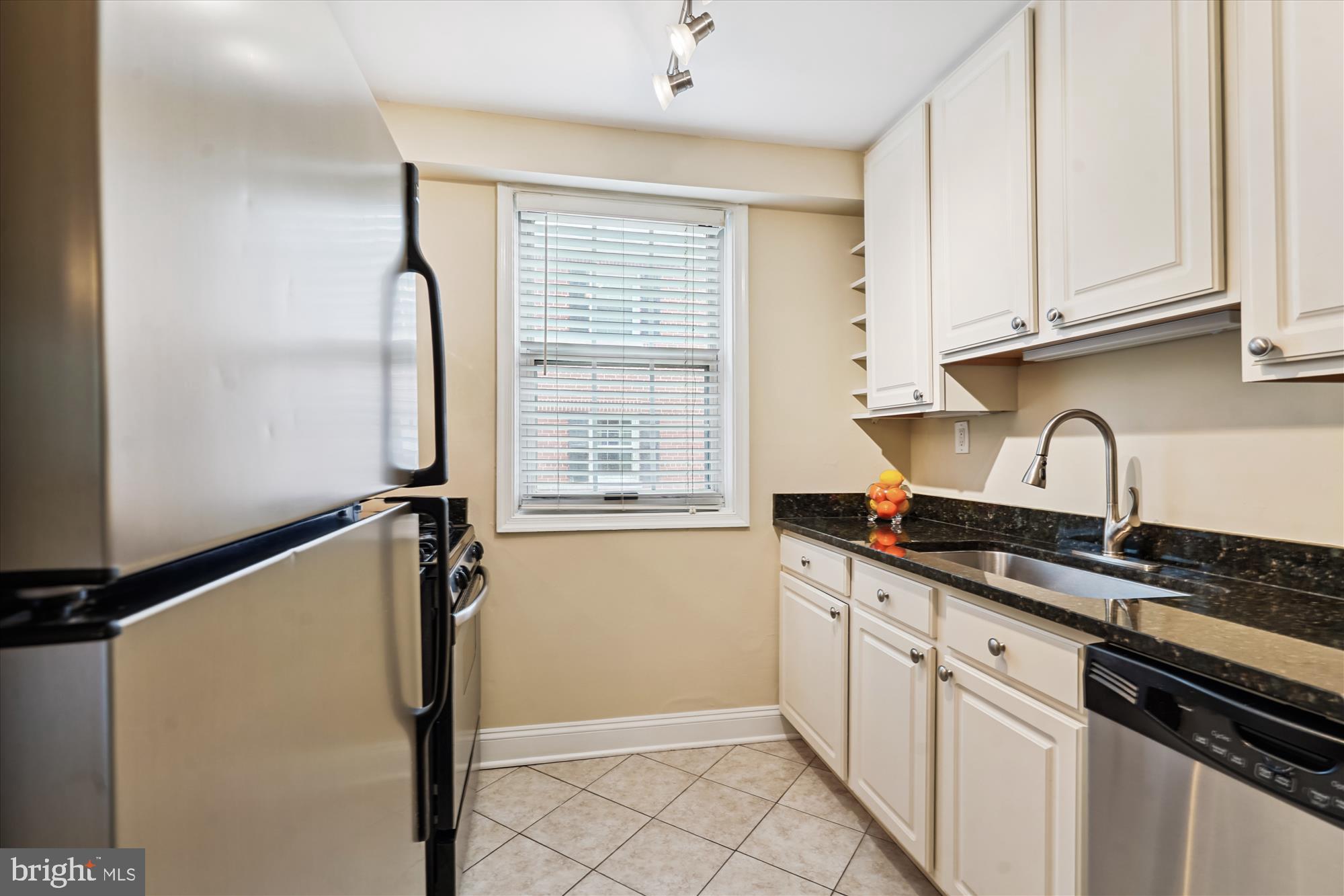 ARLINGTON OAKS - Residential