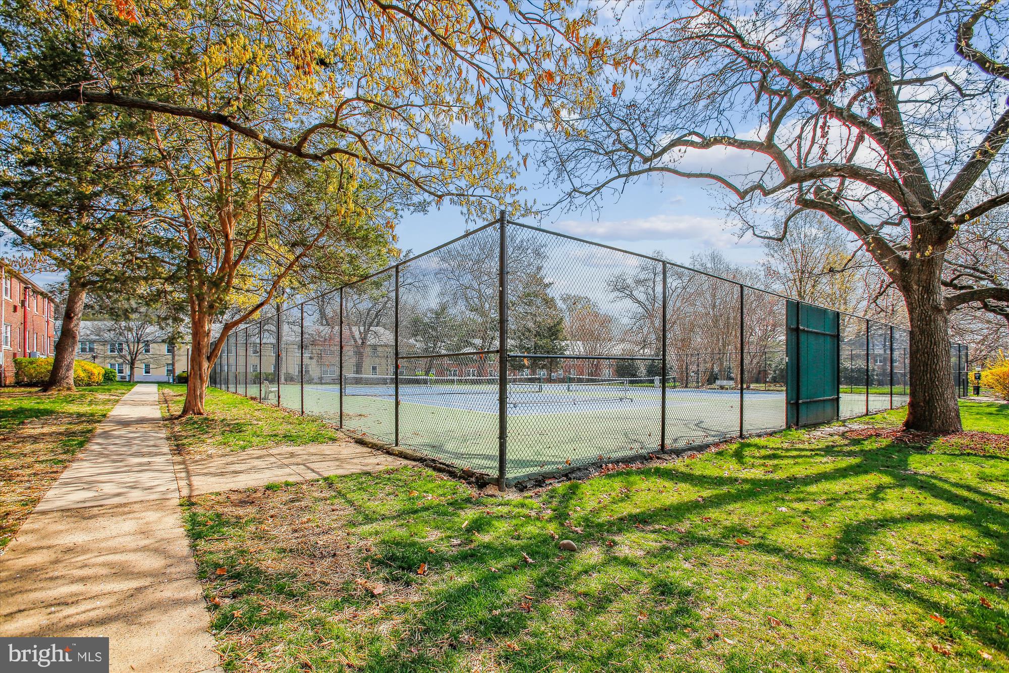 ARLINGTON OAKS - Residential