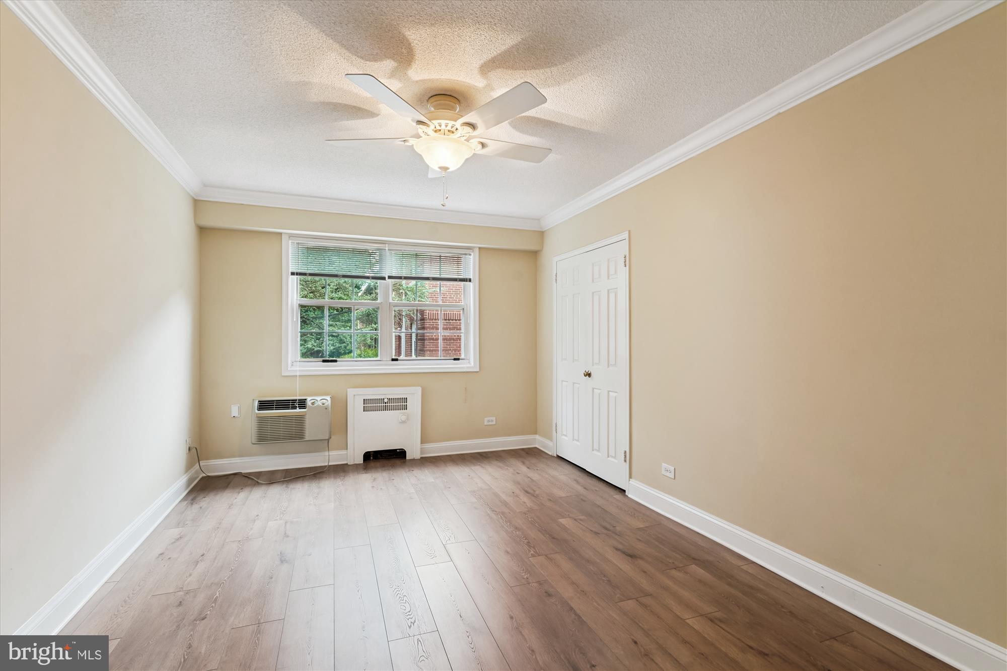 ARLINGTON OAKS - Residential