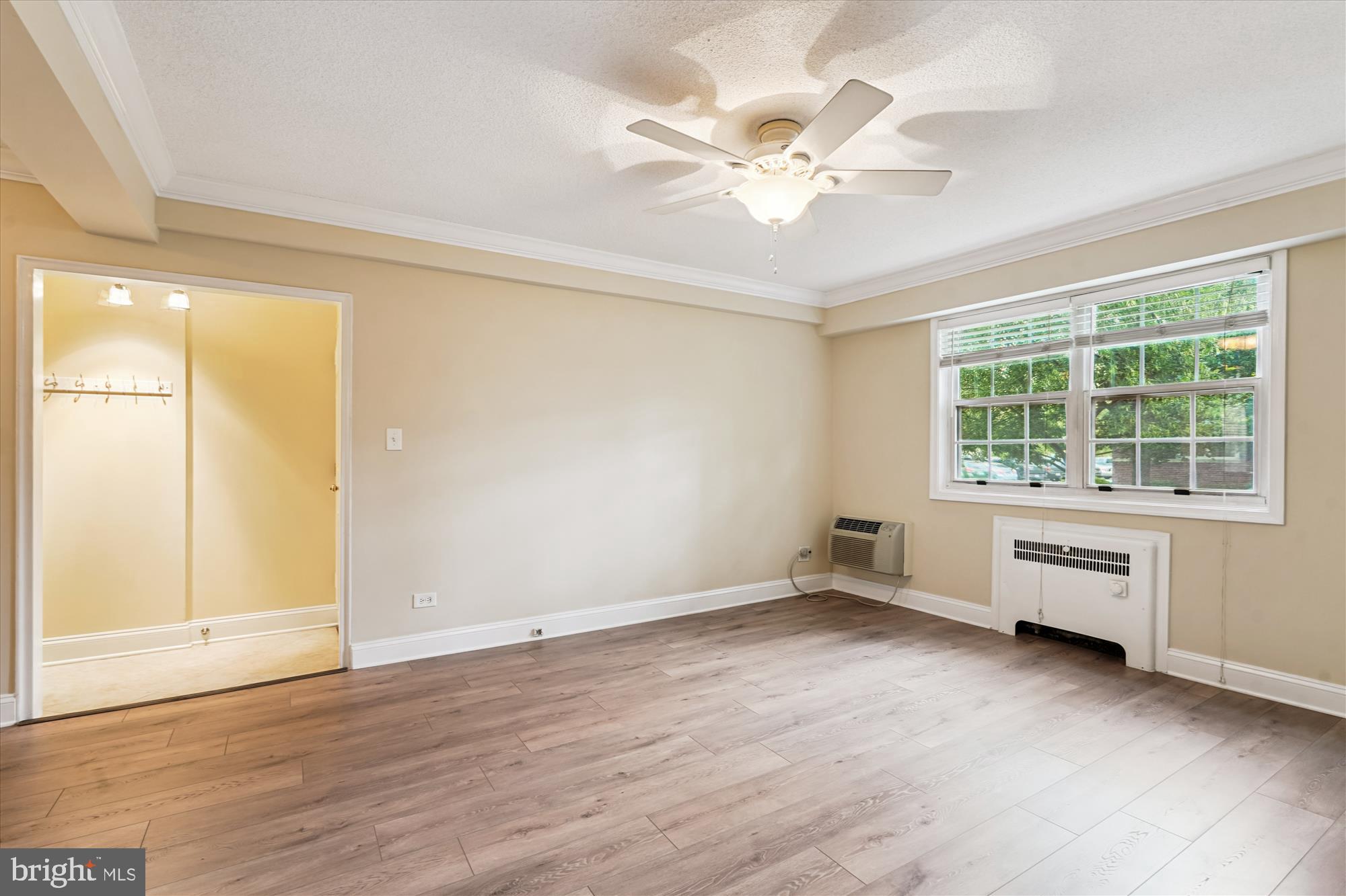 ARLINGTON OAKS - Residential