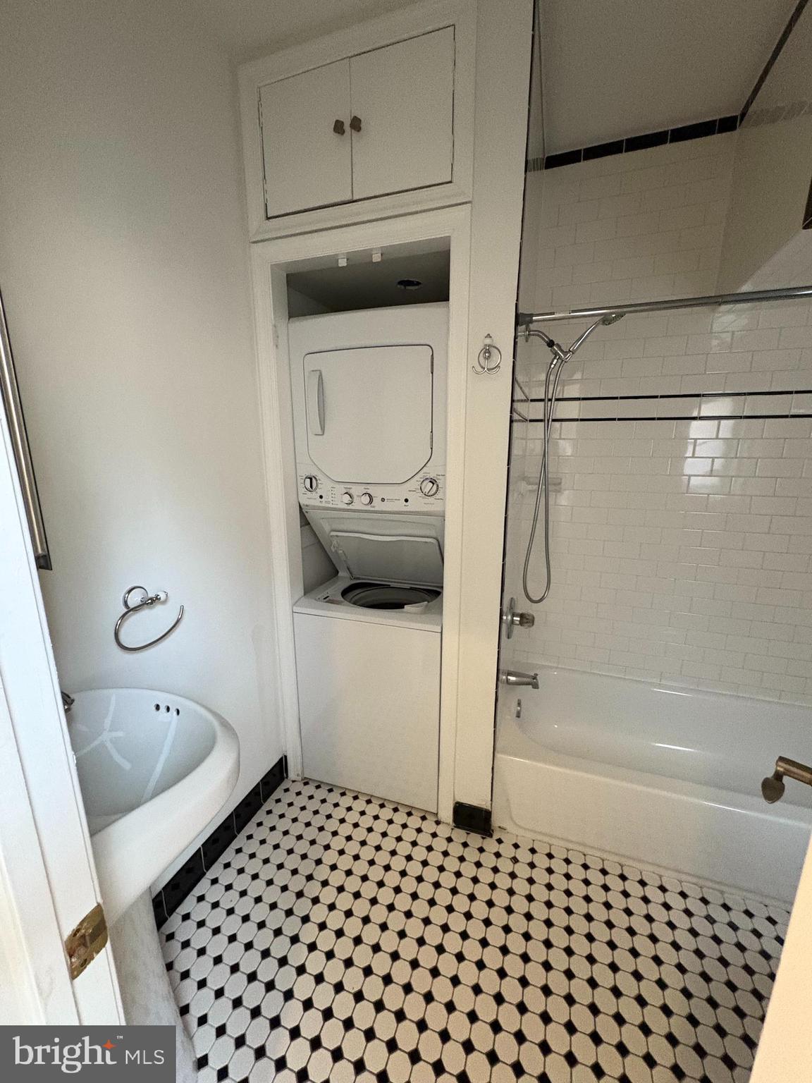 FAIRMOUNT - Residential Lease