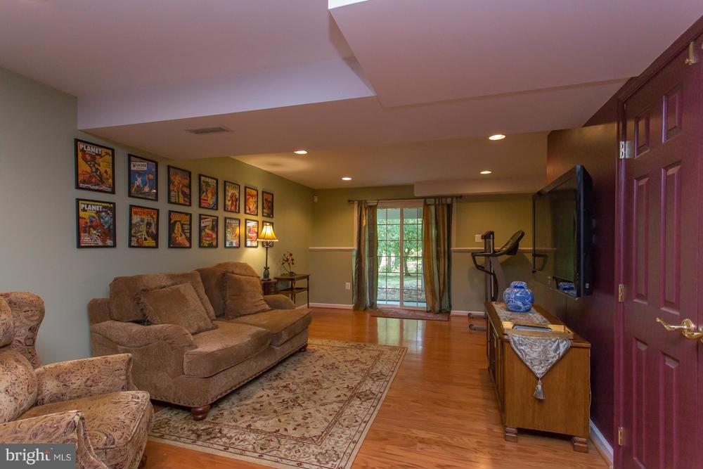 SIX LAKES WEST - Residential