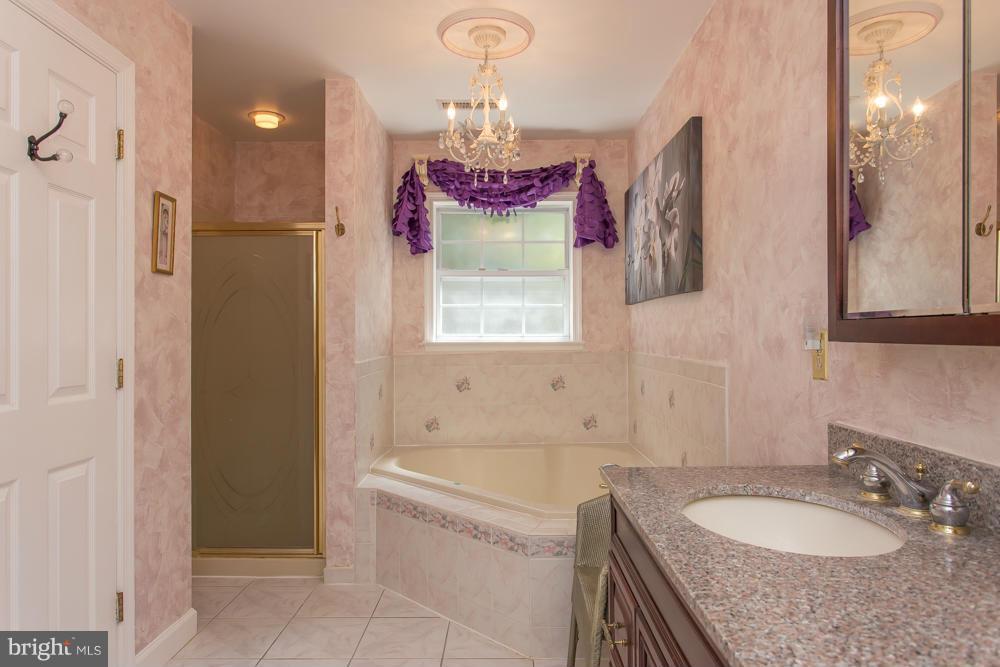 SIX LAKES WEST - Residential