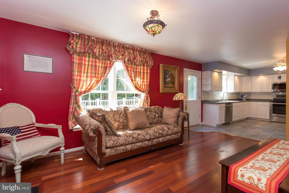 SIX LAKES WEST - Residential