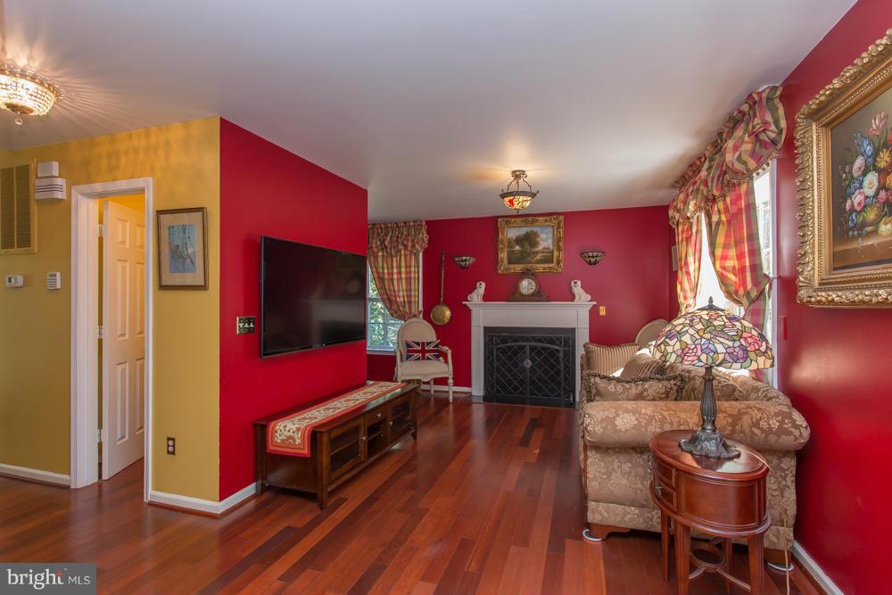 SIX LAKES WEST - Residential