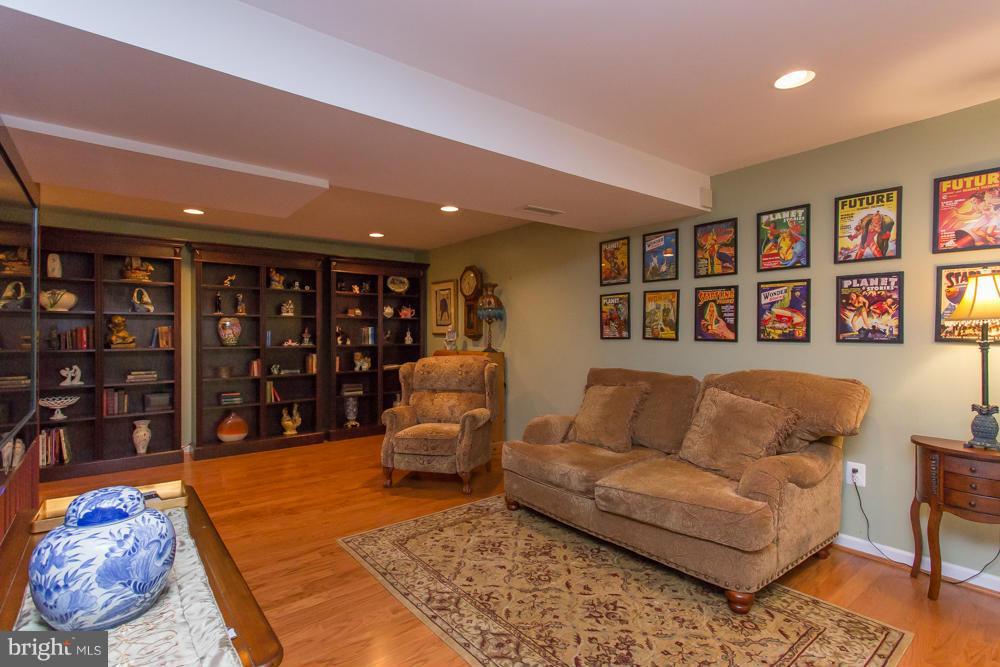 SIX LAKES WEST - Residential