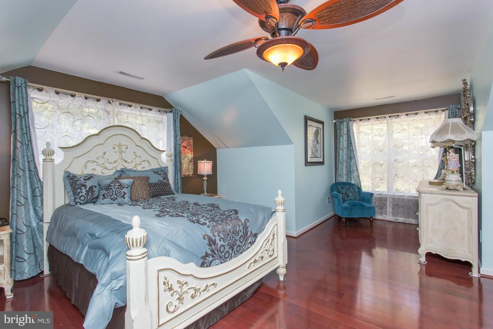 SIX LAKES WEST - Residential