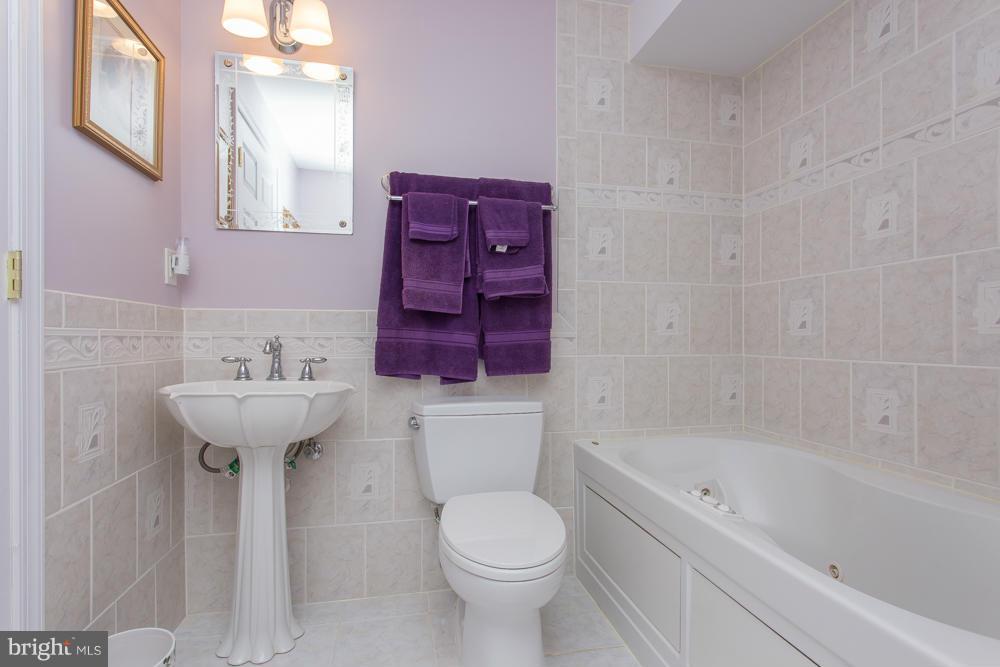 SIX LAKES WEST - Residential