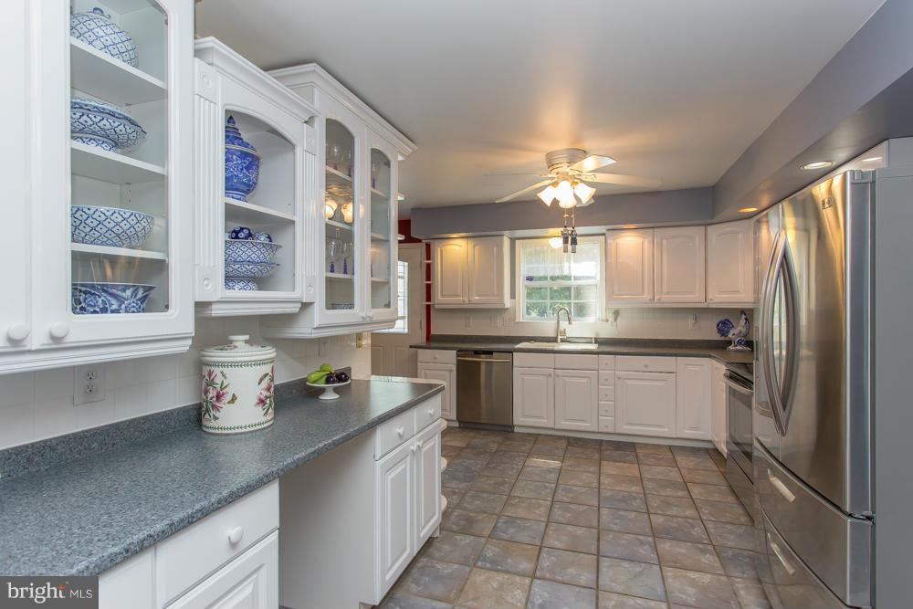 SIX LAKES WEST - Residential