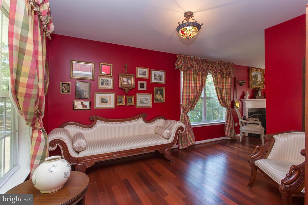 SIX LAKES WEST - Residential