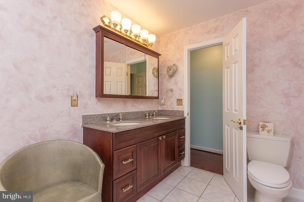 SIX LAKES WEST - Residential