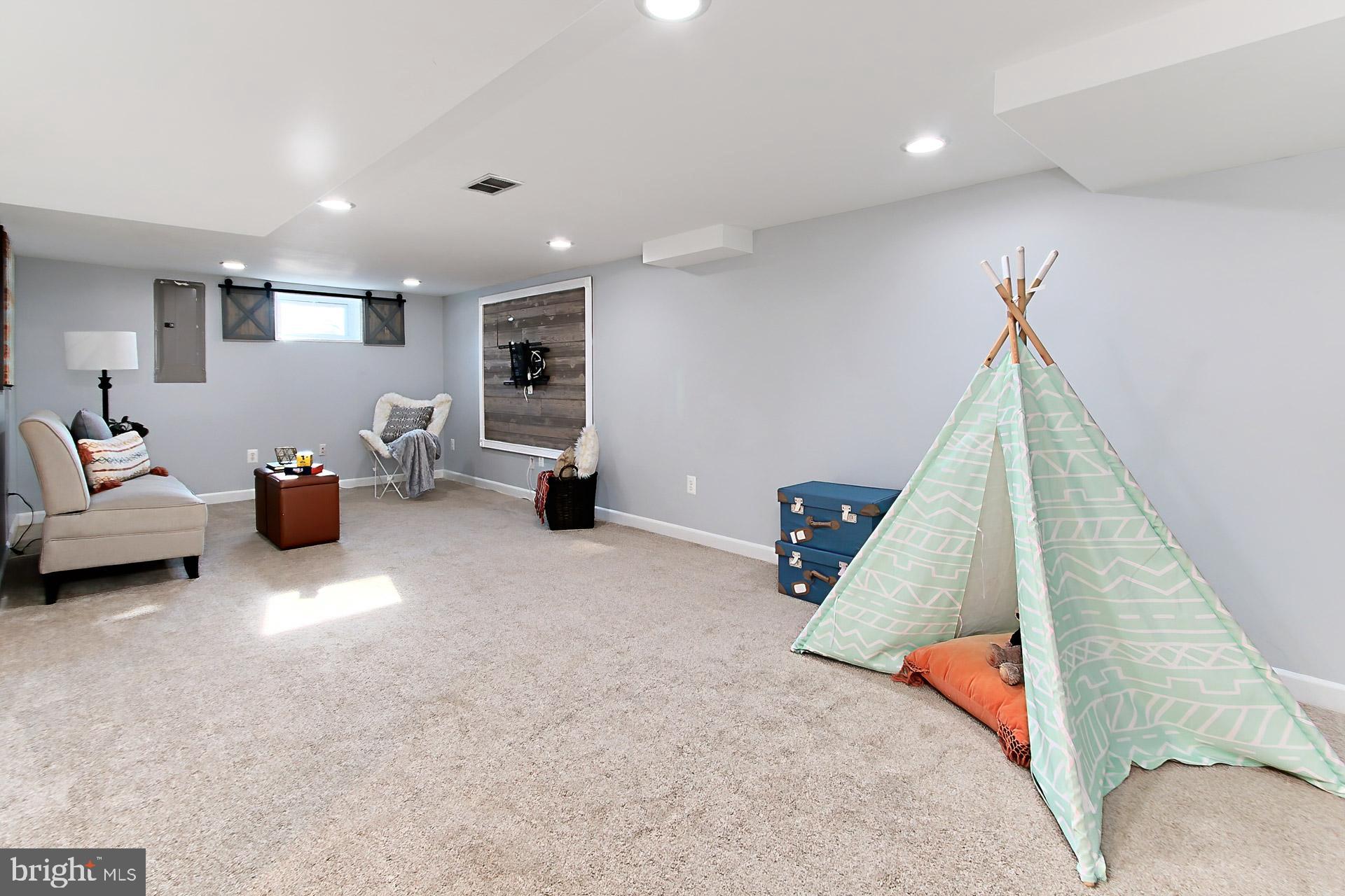 BROYHILL PARK - Residential