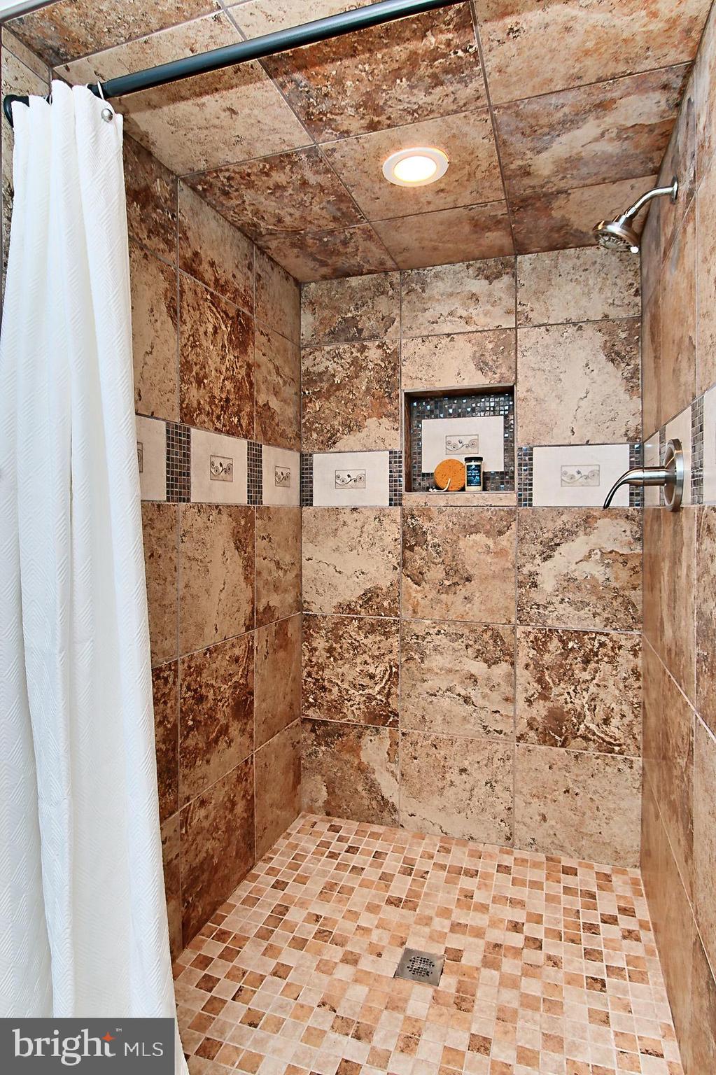 BROYHILL PARK - Residential