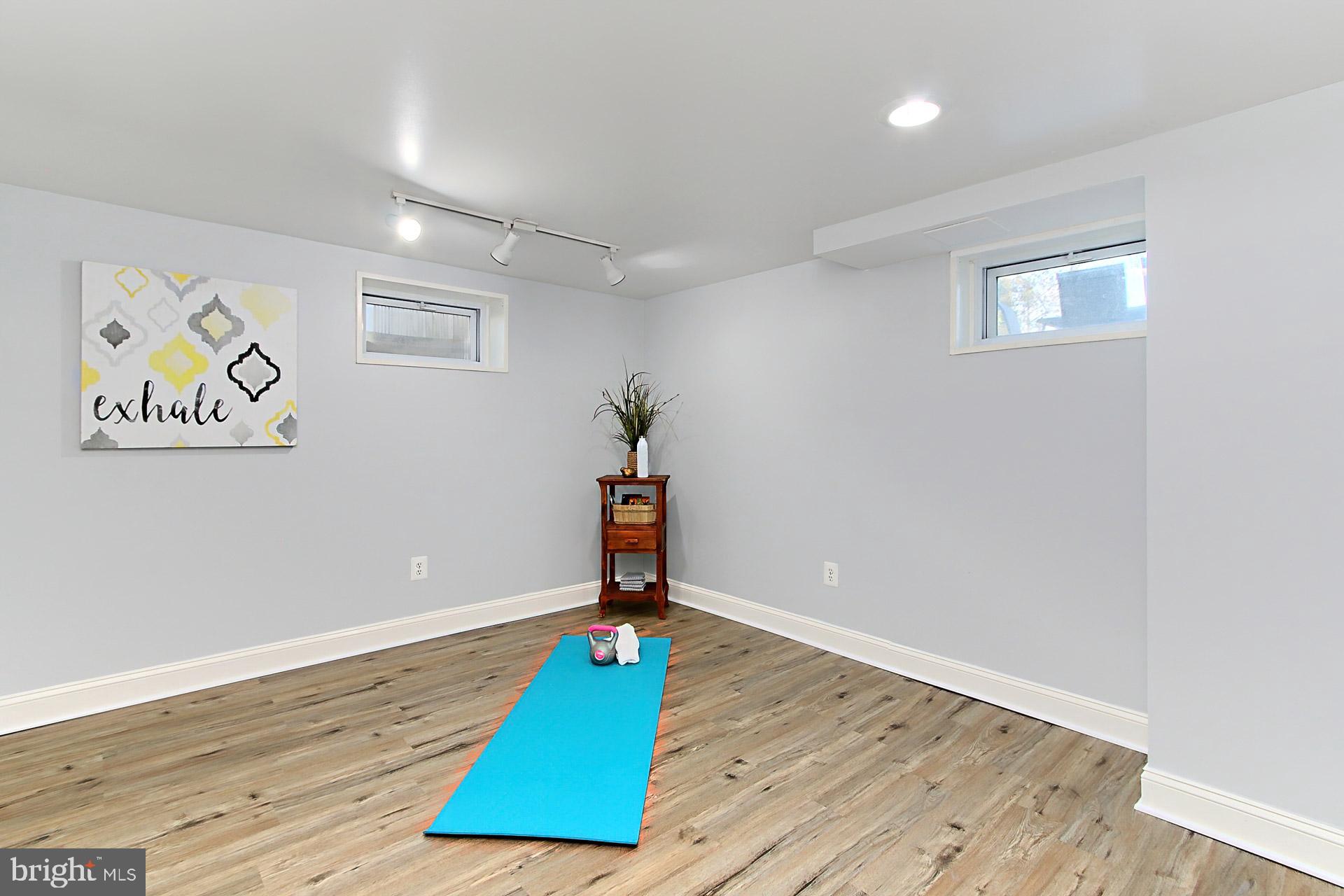 BROYHILL PARK - Residential