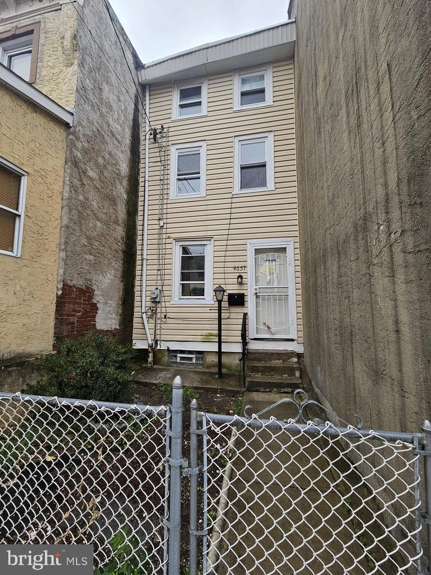 OPEN HOUSE ONLY: APRIL 3, 2025 1PM-2:30pm

TEXT QUESTIONS AND INTEREST TO 215.430.3449
RENT is $1050.00/MONTH

Trinity style home in Frankford. Small manicured front yard, living room, eat-in updated kitchen, full bathroom, pantry area leads to a comfortable back yard. Washer & dryer on the first floor. There are nice sized bedrooms on the second and third floors, with roomy closets. 

Close to I95 and the Market-Frankford Line, shopping, and a well equipped neighborhood playground and recreational area.

Tenant responsible for all utilities.

Applicant will need to fill out Docuverus electronic application. Application fee is $75.00. 

Successful applicant will need first month's rent, last month's rent and a one month security deposit.  Background check will be done,  and credit score at least in the upper 500s required.