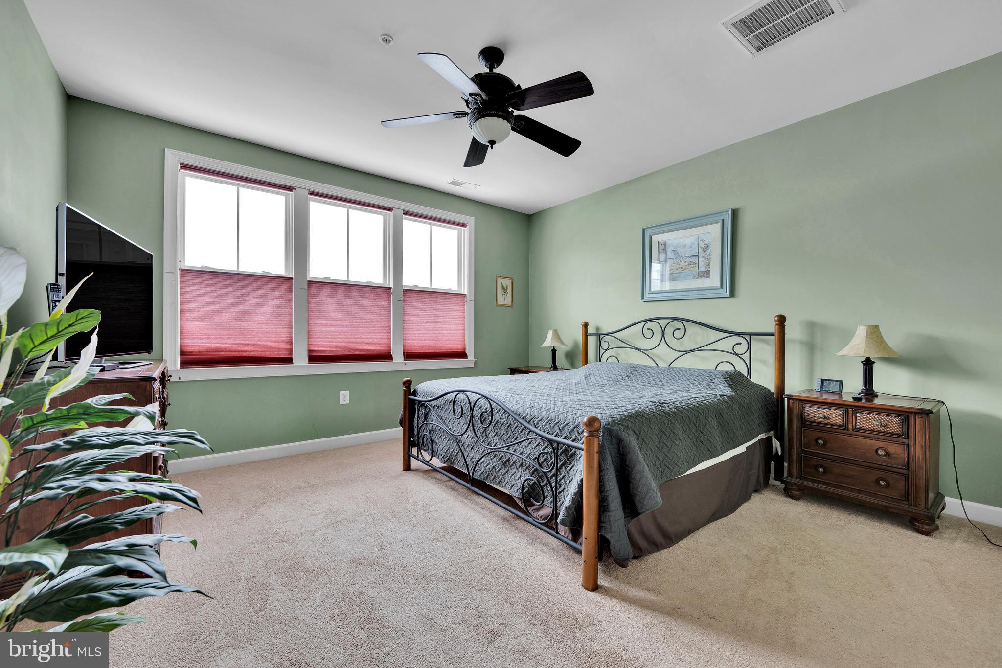 SUNSET ISLAND - Residential