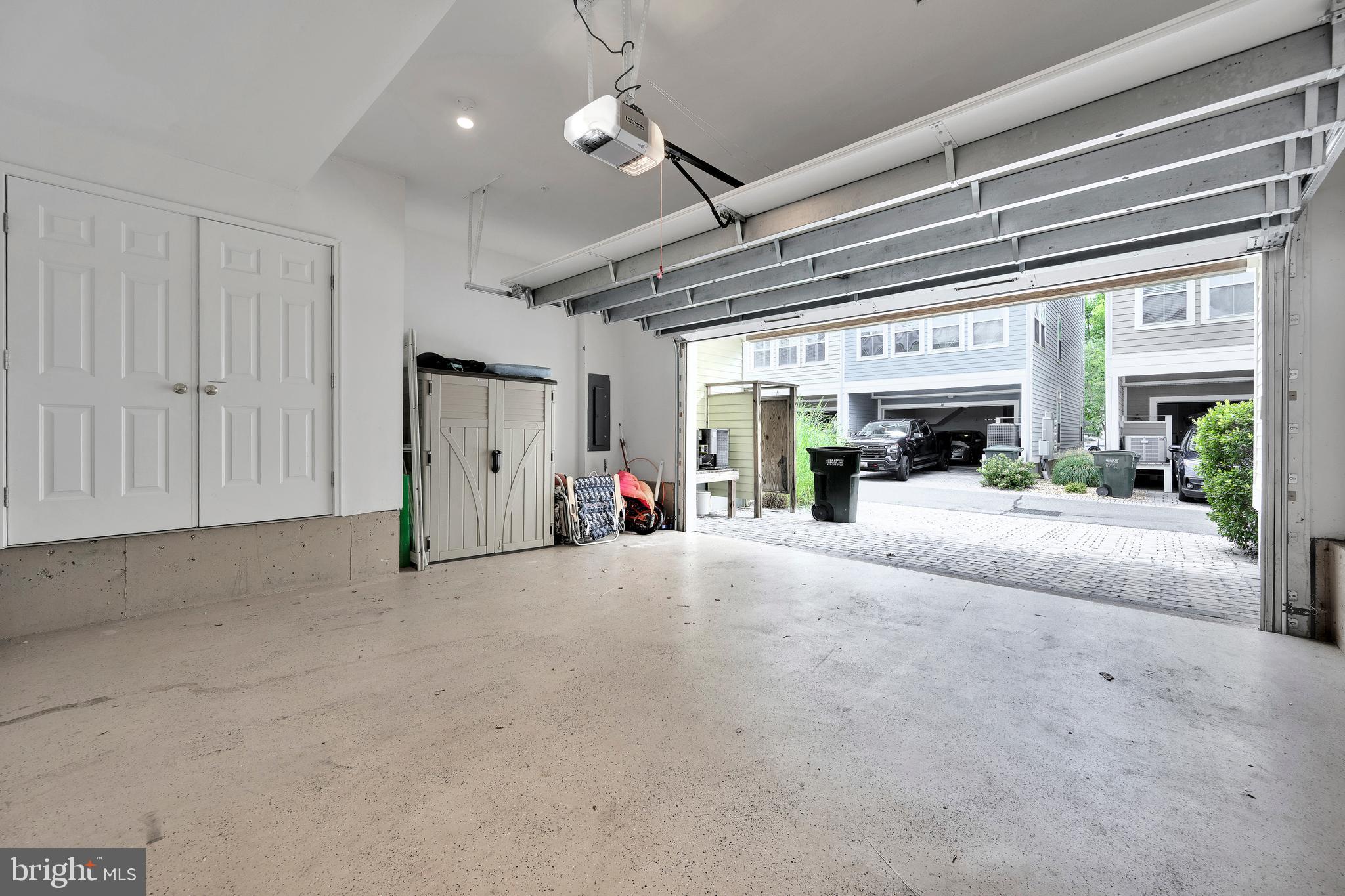 SUNSET ISLAND - Residential