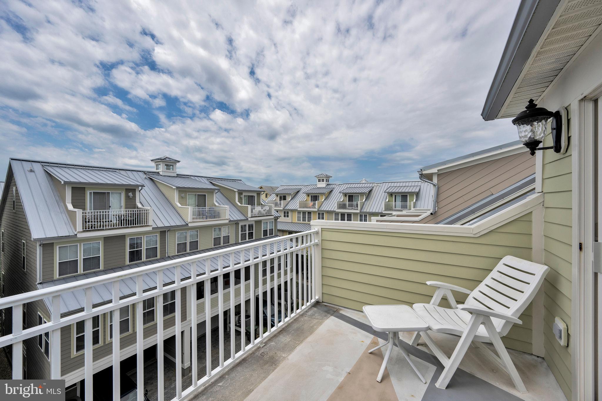 SUNSET ISLAND - Residential