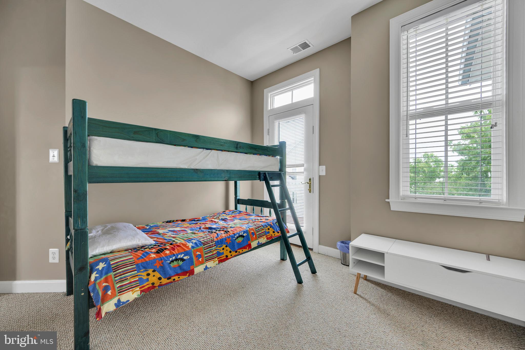 SUNSET ISLAND - Residential