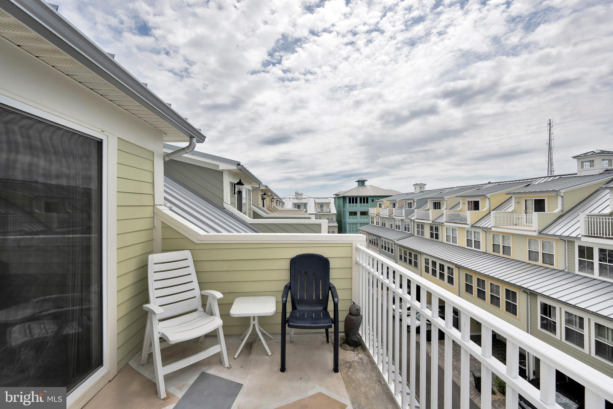 SUNSET ISLAND - Residential