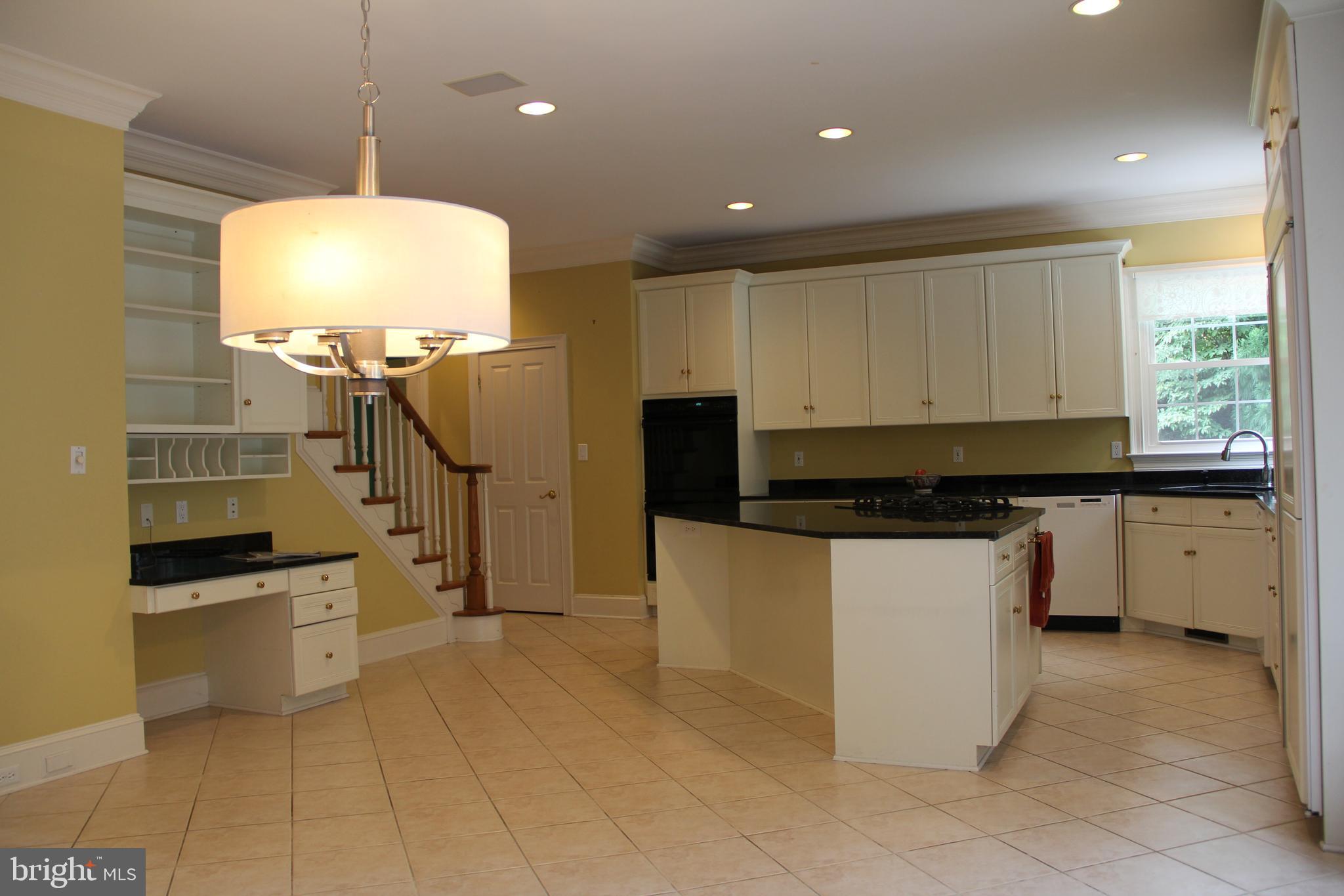 MCLEAN FALLS AT CHINQUAP - Residential Lease