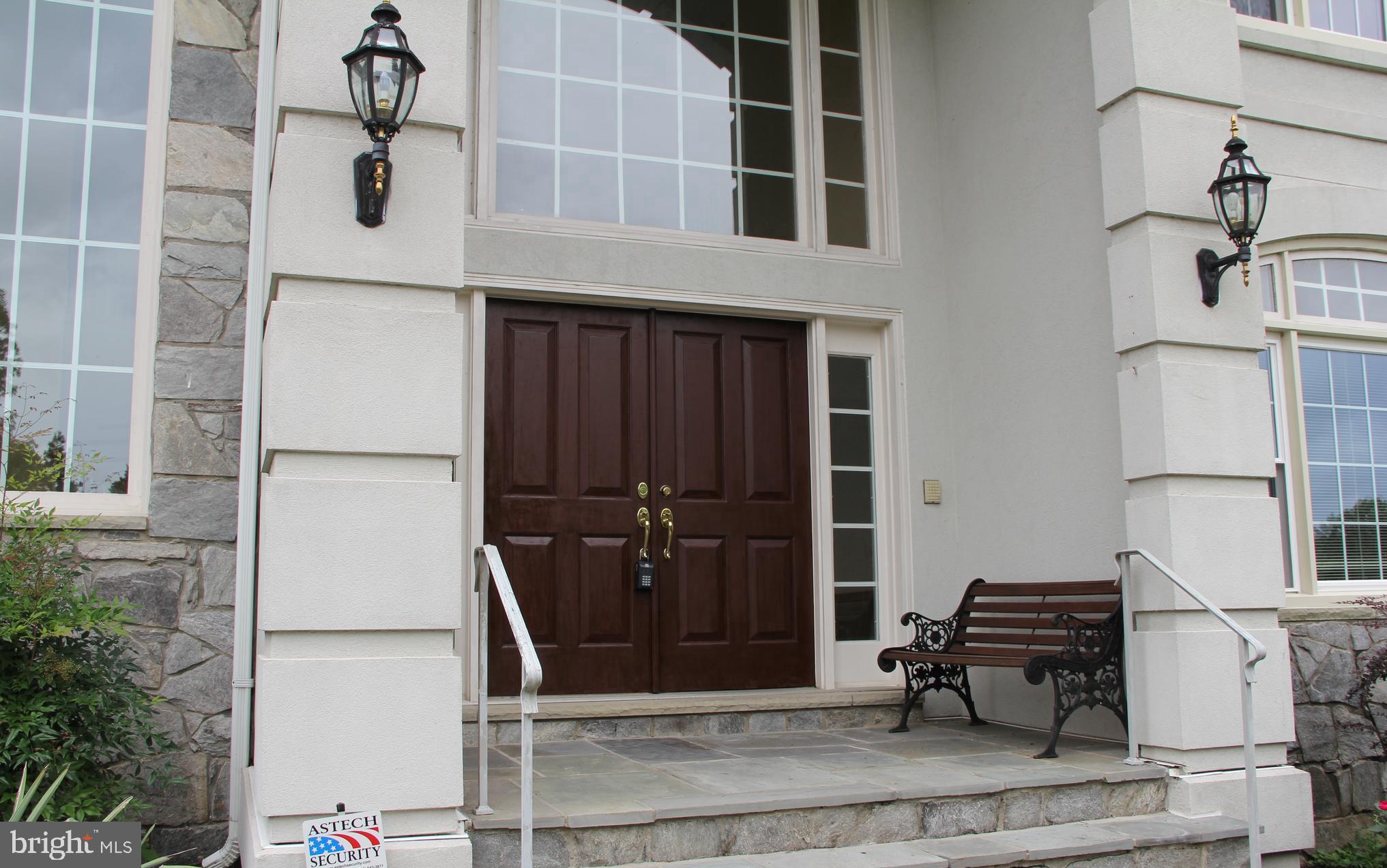 MCLEAN FALLS AT CHINQUAP - Residential Lease