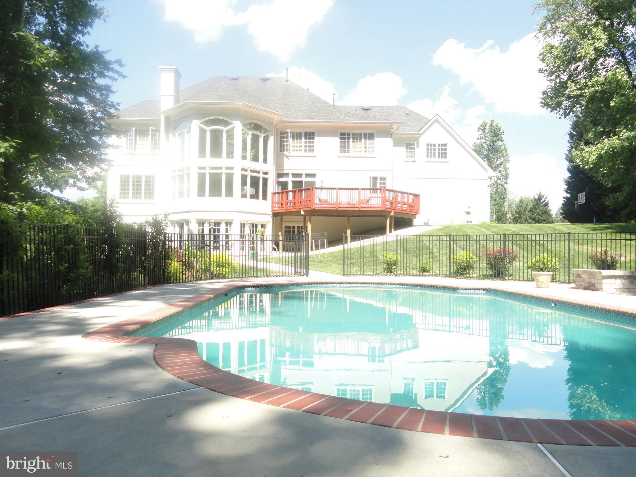 MCLEAN FALLS AT CHINQUAP - Residential Lease