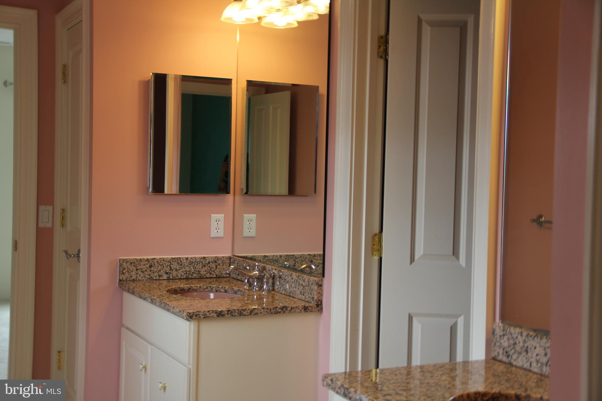 MCLEAN FALLS AT CHINQUAP - Residential Lease