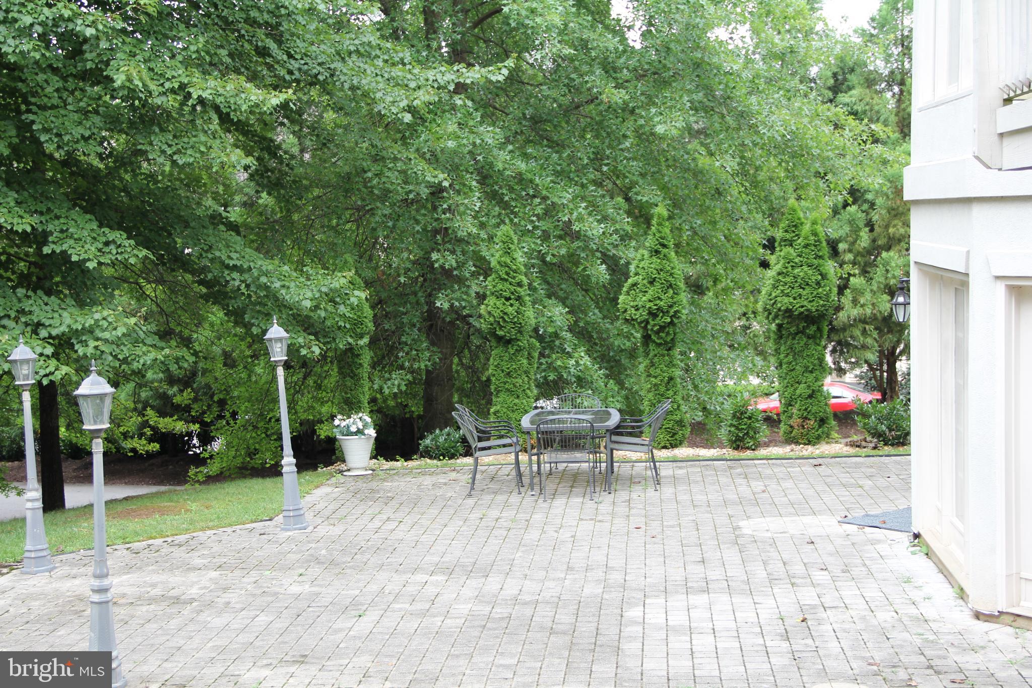 MCLEAN FALLS AT CHINQUAP - Residential Lease