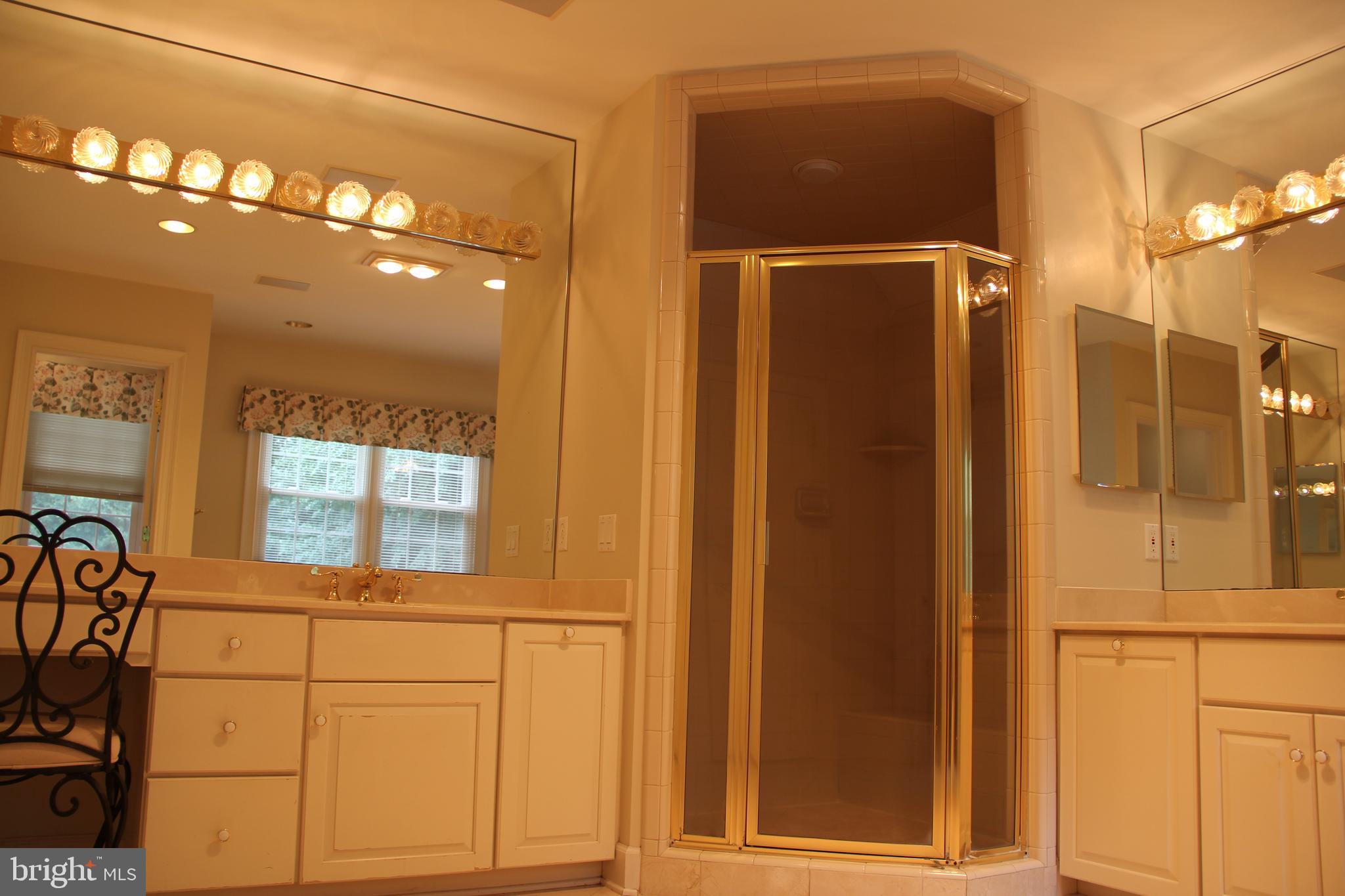 MCLEAN FALLS AT CHINQUAP - Residential Lease