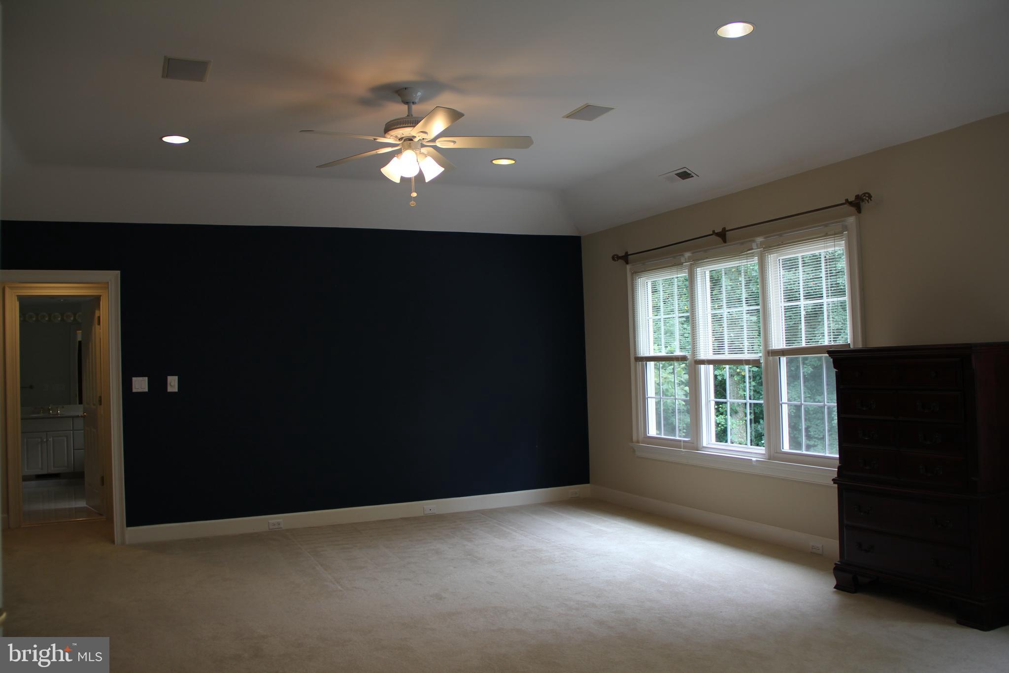 MCLEAN FALLS AT CHINQUAP - Residential Lease