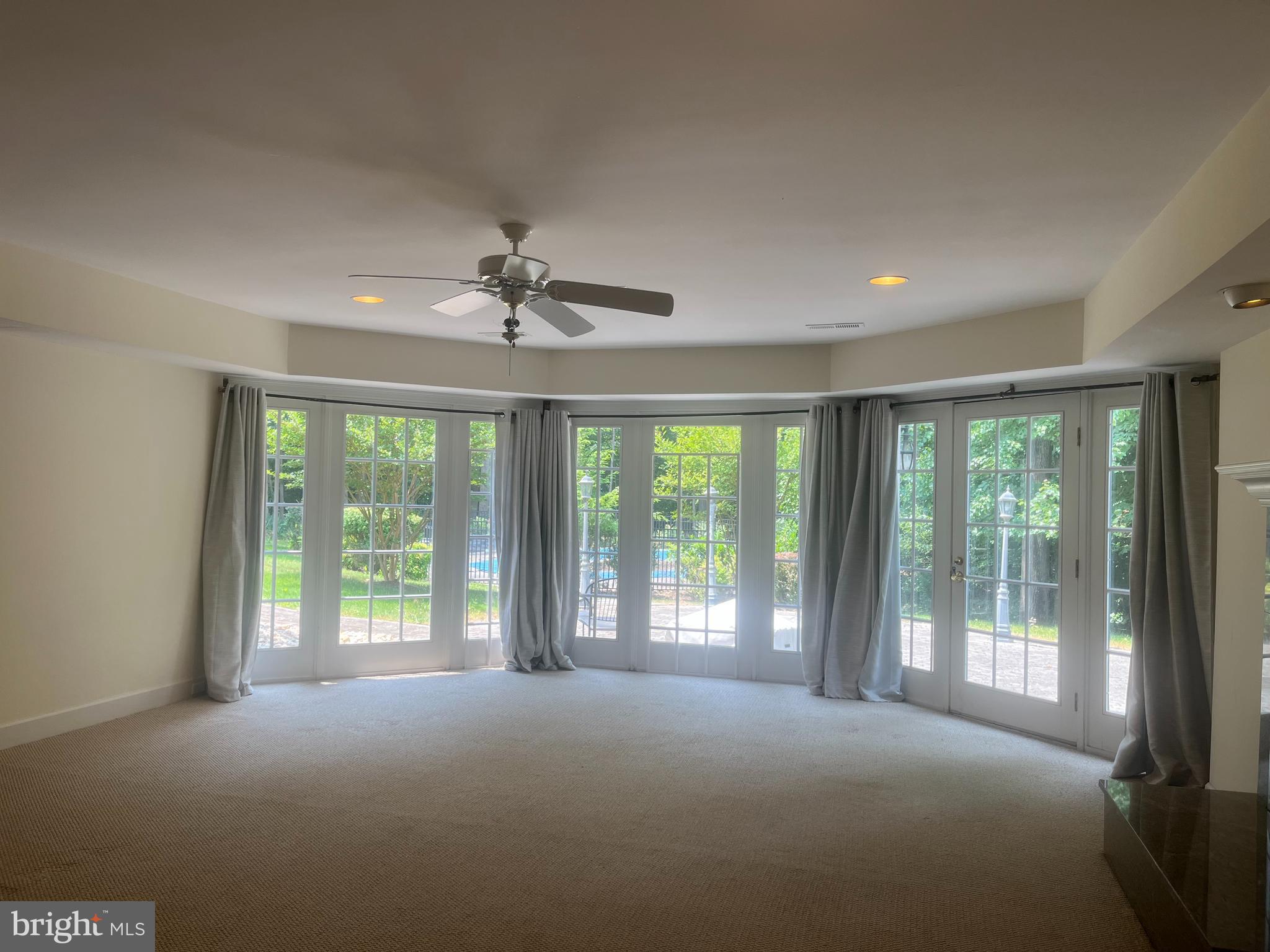 MCLEAN FALLS AT CHINQUAP - Residential Lease