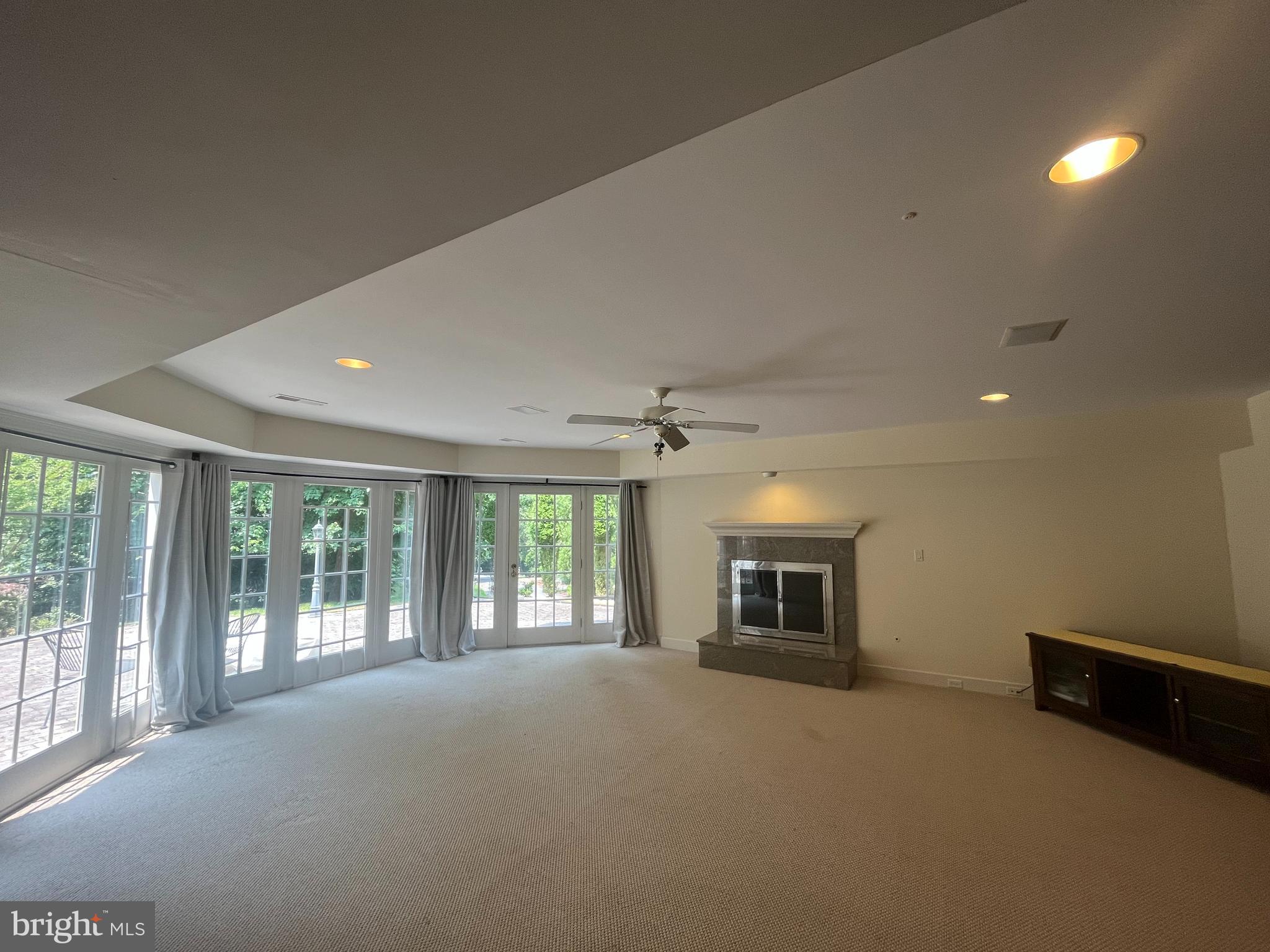 MCLEAN FALLS AT CHINQUAP - Residential Lease