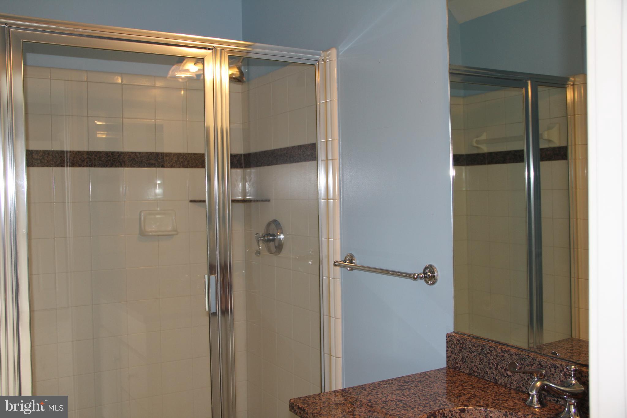 MCLEAN FALLS AT CHINQUAP - Residential Lease