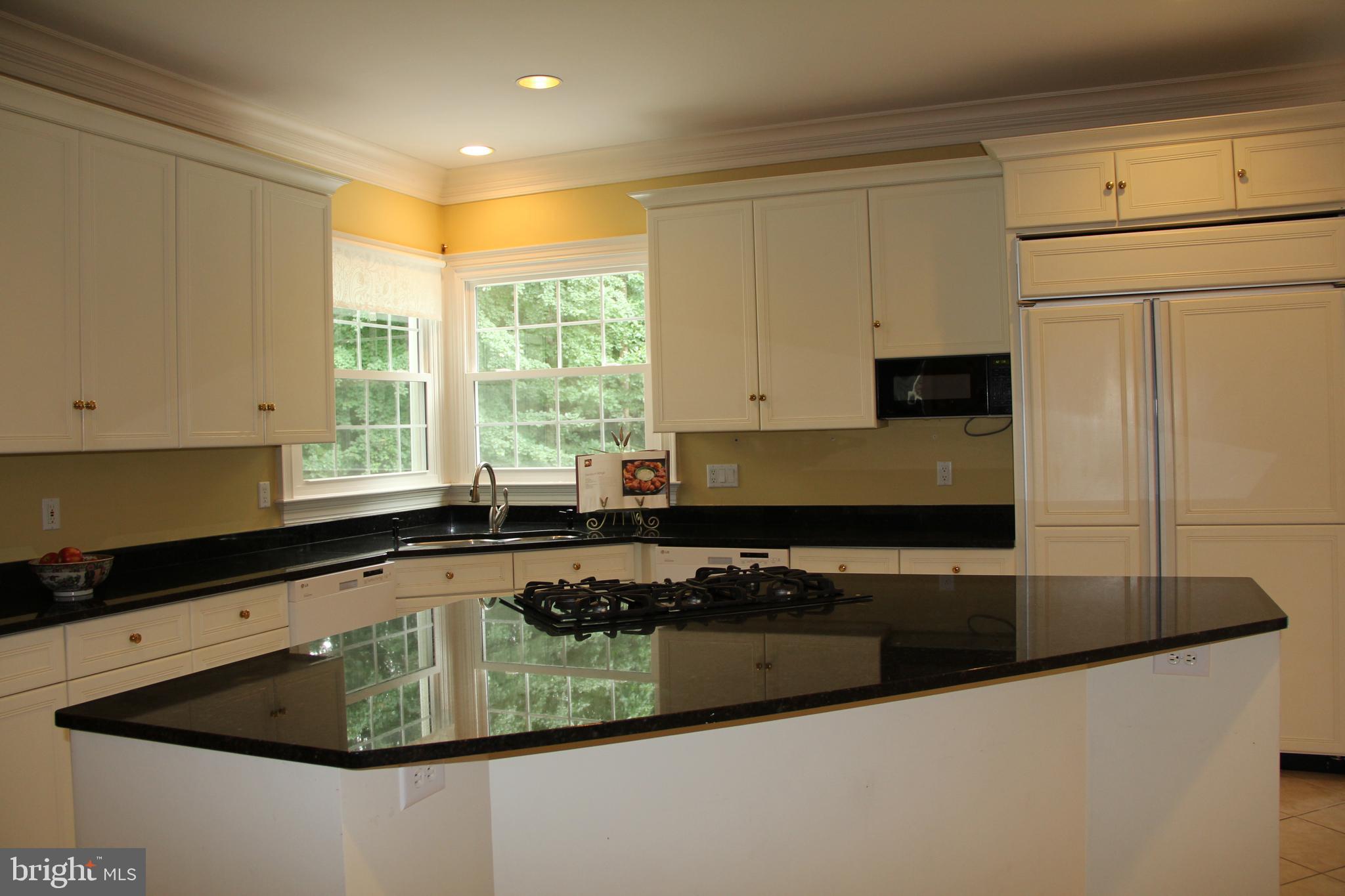 MCLEAN FALLS AT CHINQUAP - Residential Lease