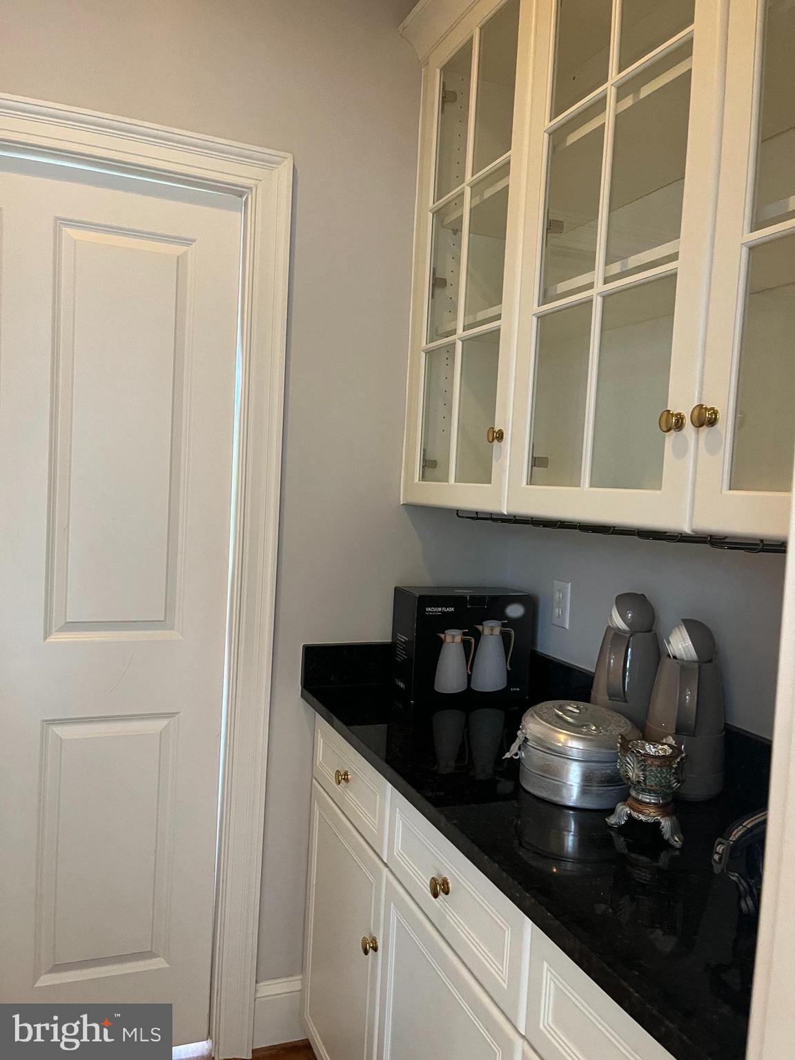 MCLEAN FALLS AT CHINQUAP - Residential Lease