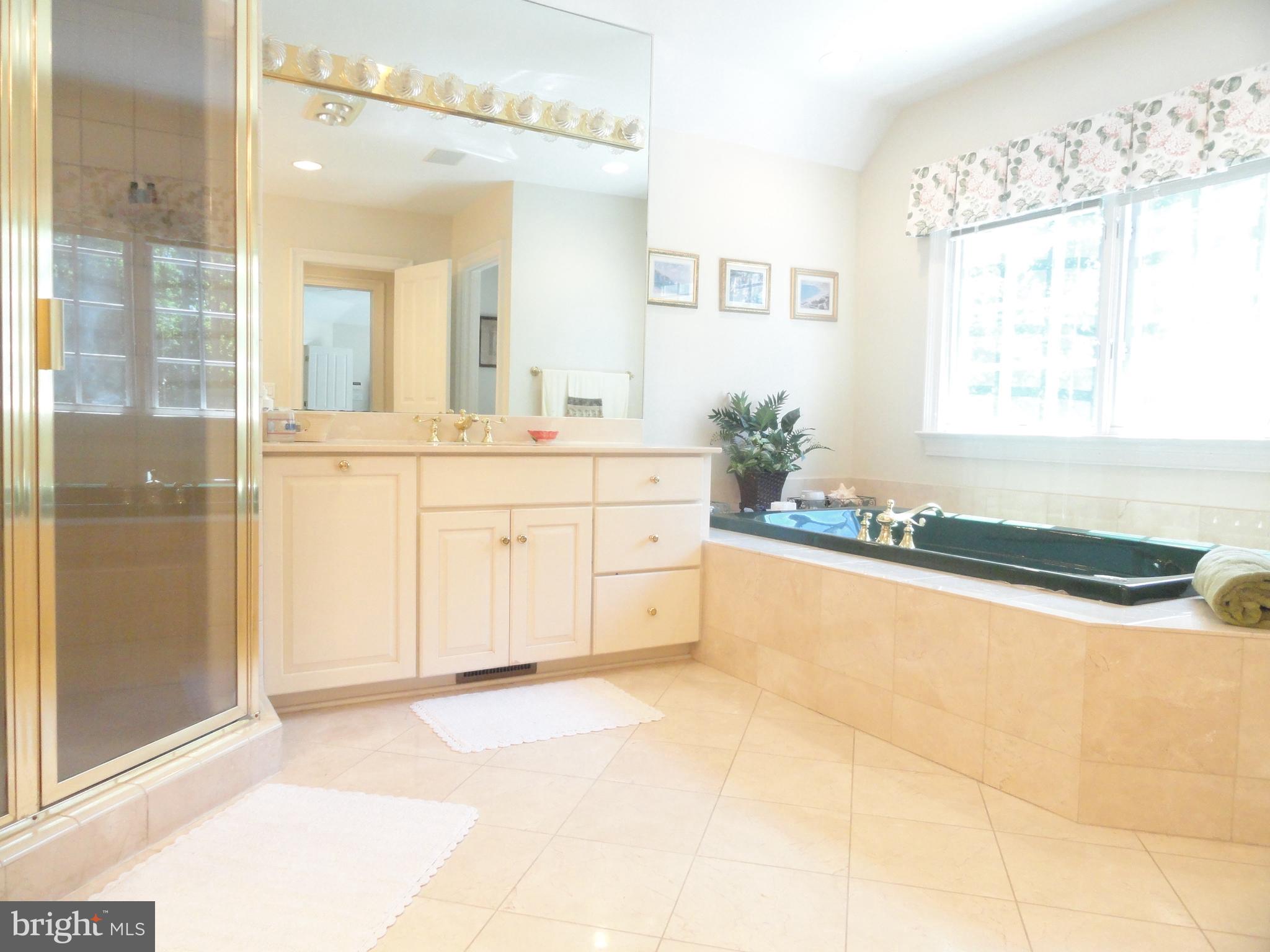 MCLEAN FALLS AT CHINQUAP - Residential Lease