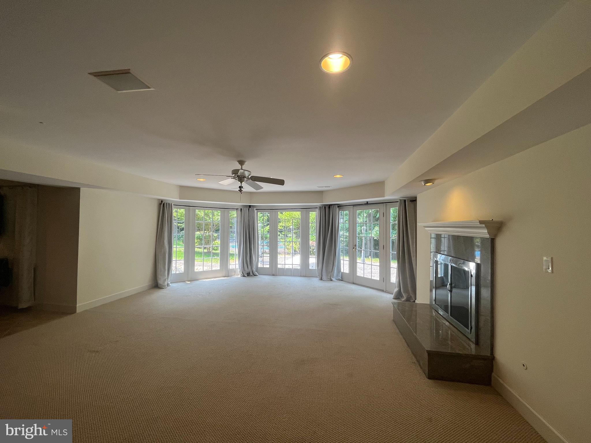 MCLEAN FALLS AT CHINQUAP - Residential Lease