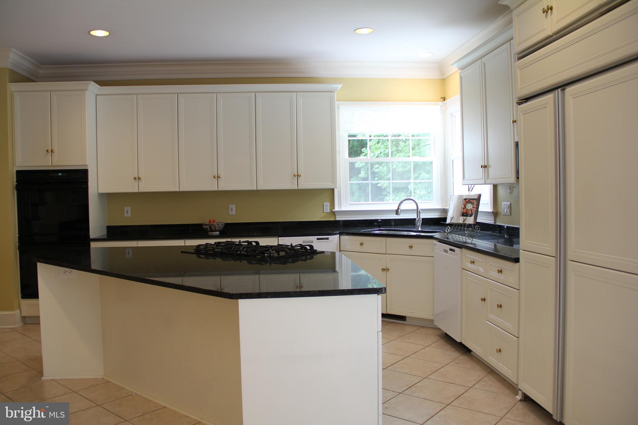 MCLEAN FALLS AT CHINQUAP - Residential Lease