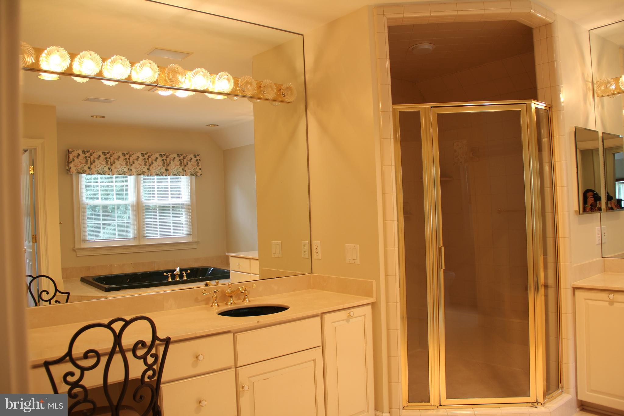 MCLEAN FALLS AT CHINQUAP - Residential Lease