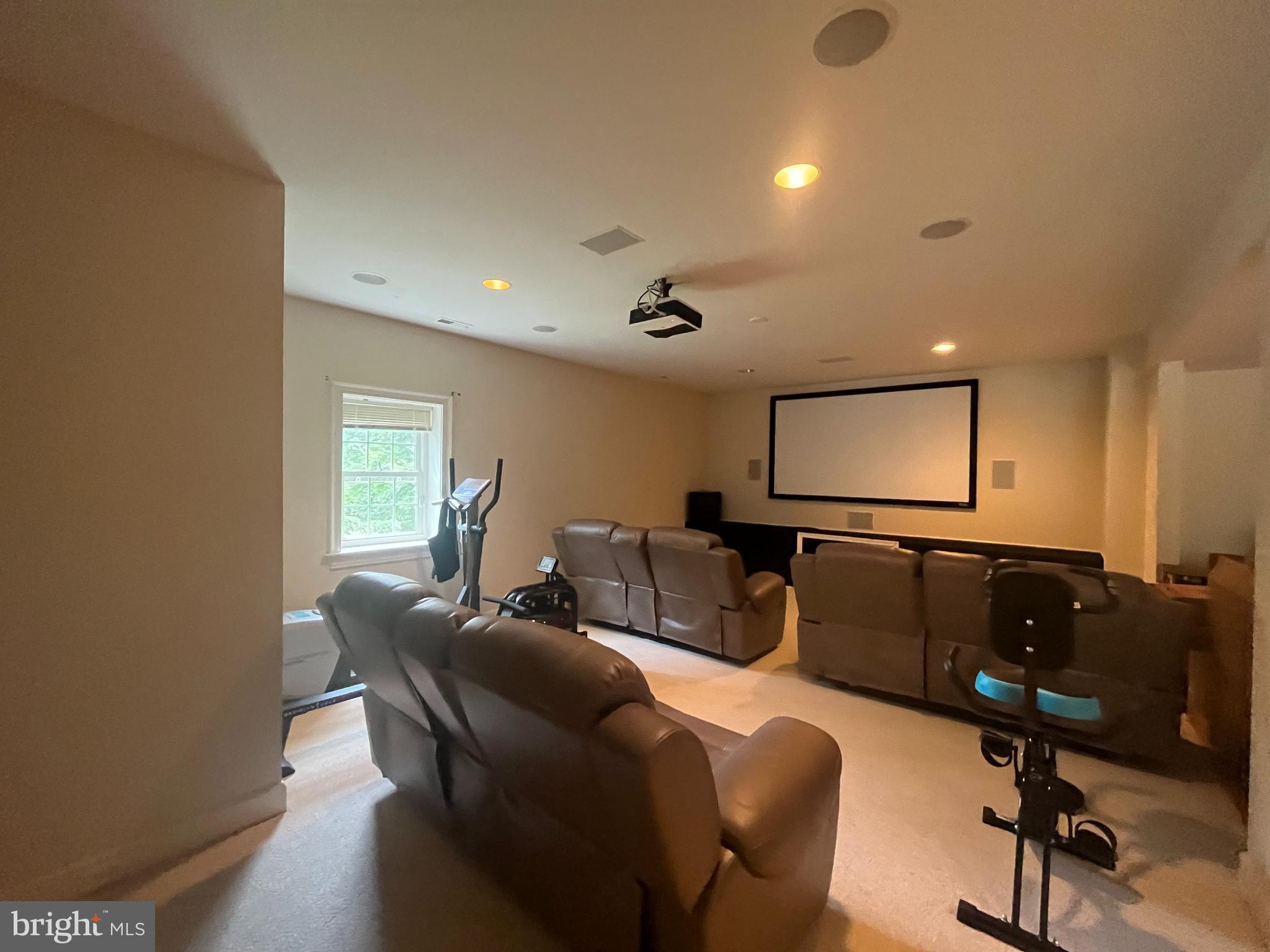 MCLEAN FALLS AT CHINQUAP - Residential Lease