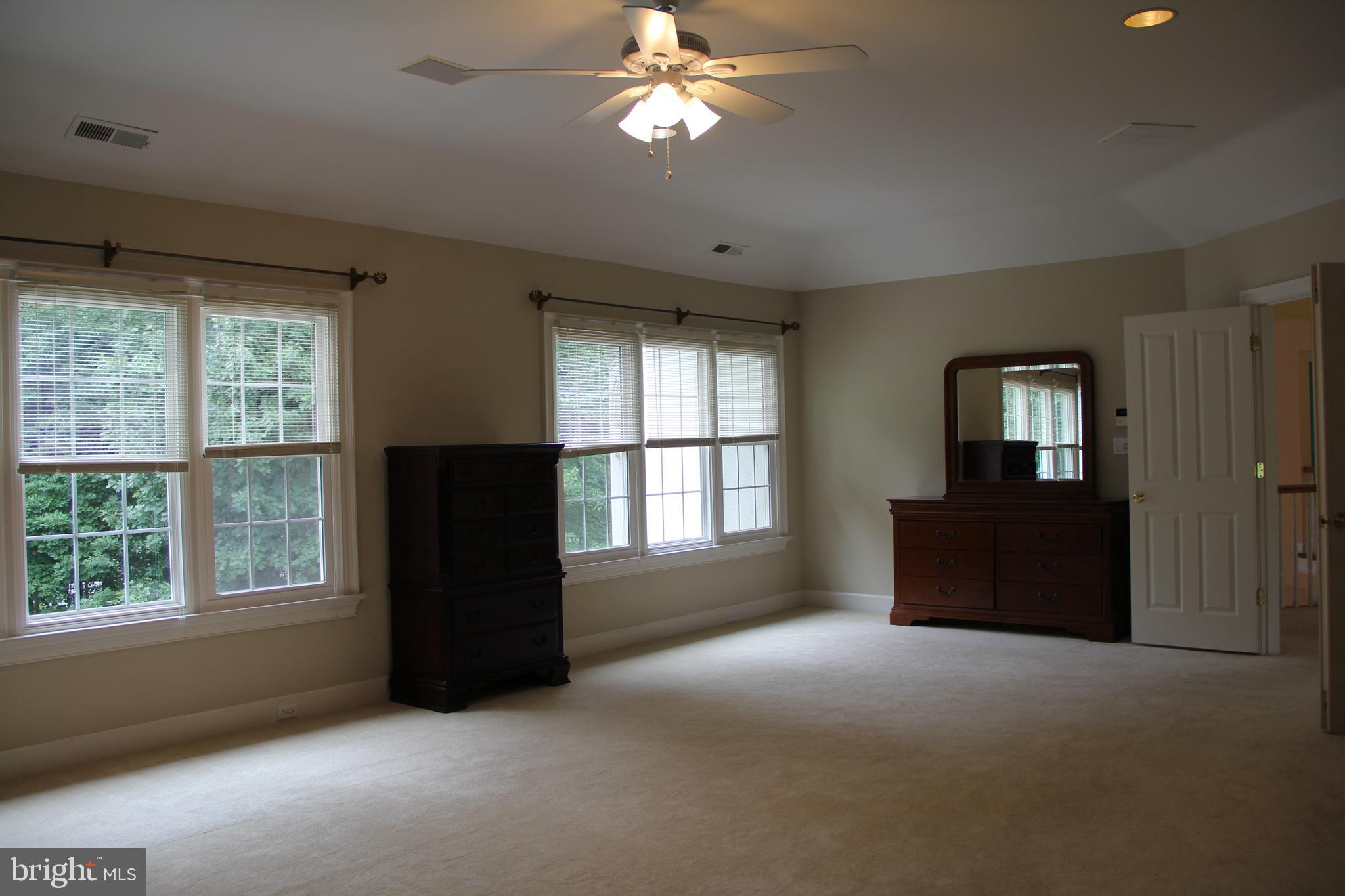 MCLEAN FALLS AT CHINQUAP - Residential Lease