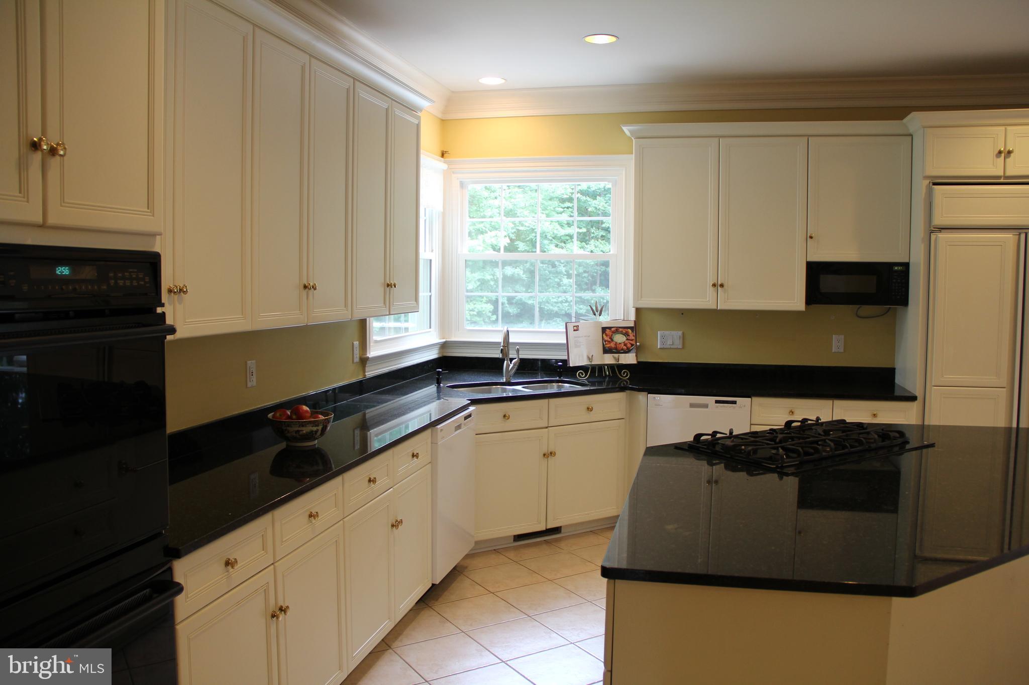 MCLEAN FALLS AT CHINQUAP - Residential Lease