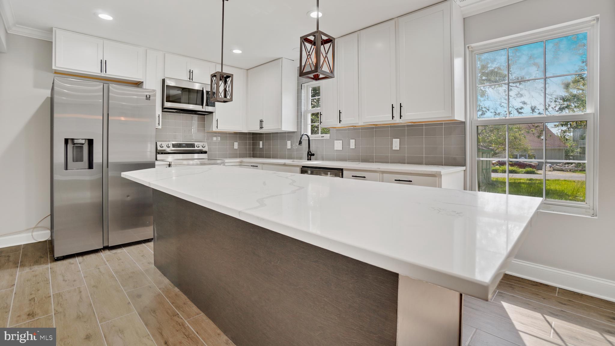 AVALON SHORES - Residential