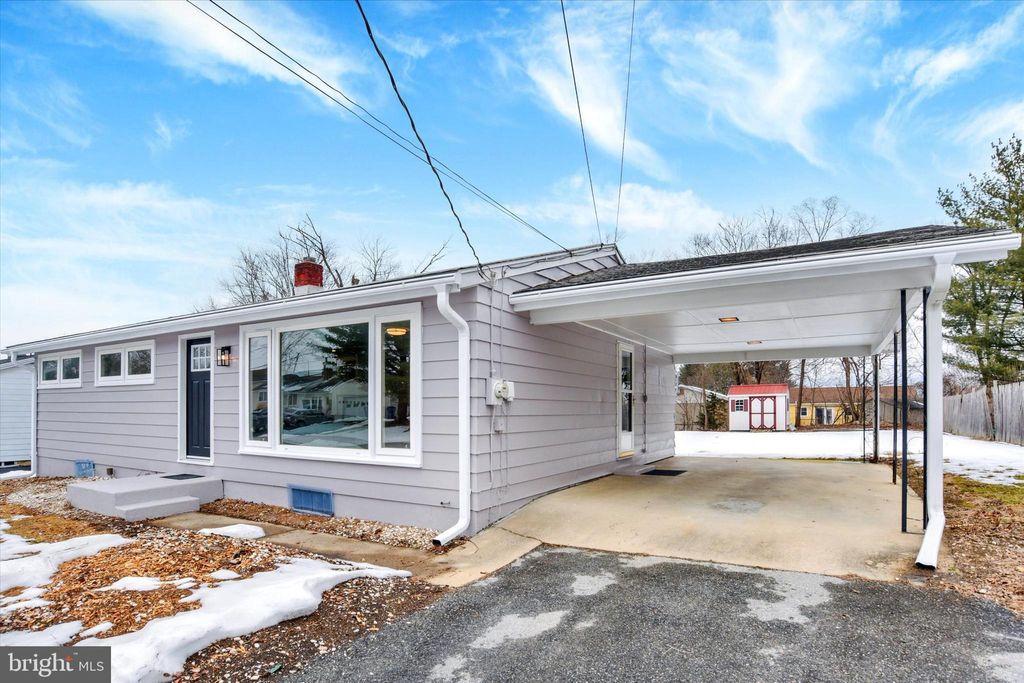 Photo of 127 Lakeview Drive, CARLISLE, PA 17013 (MLS # PACB2050078)