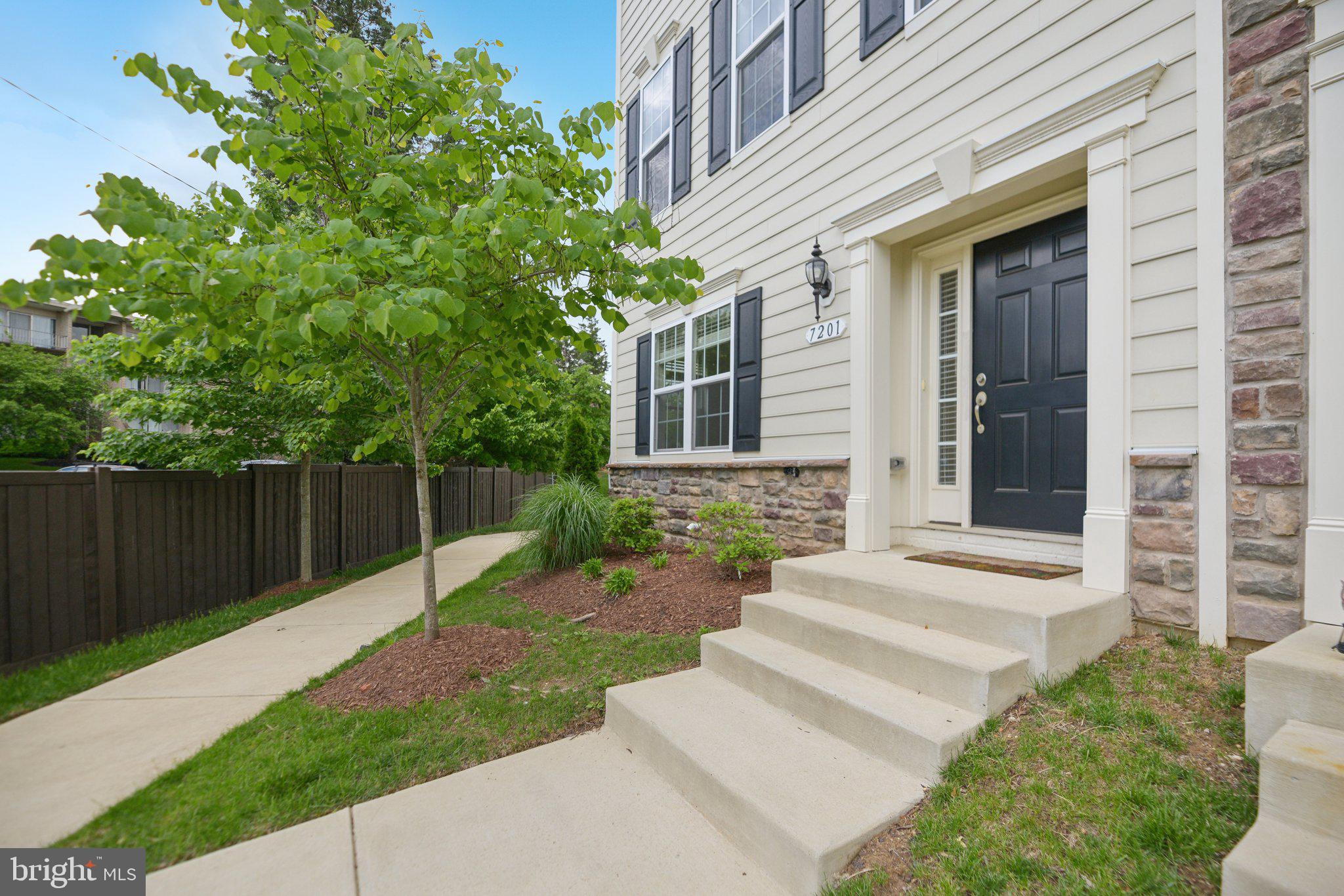 7201 WOOD POND CIRCLE