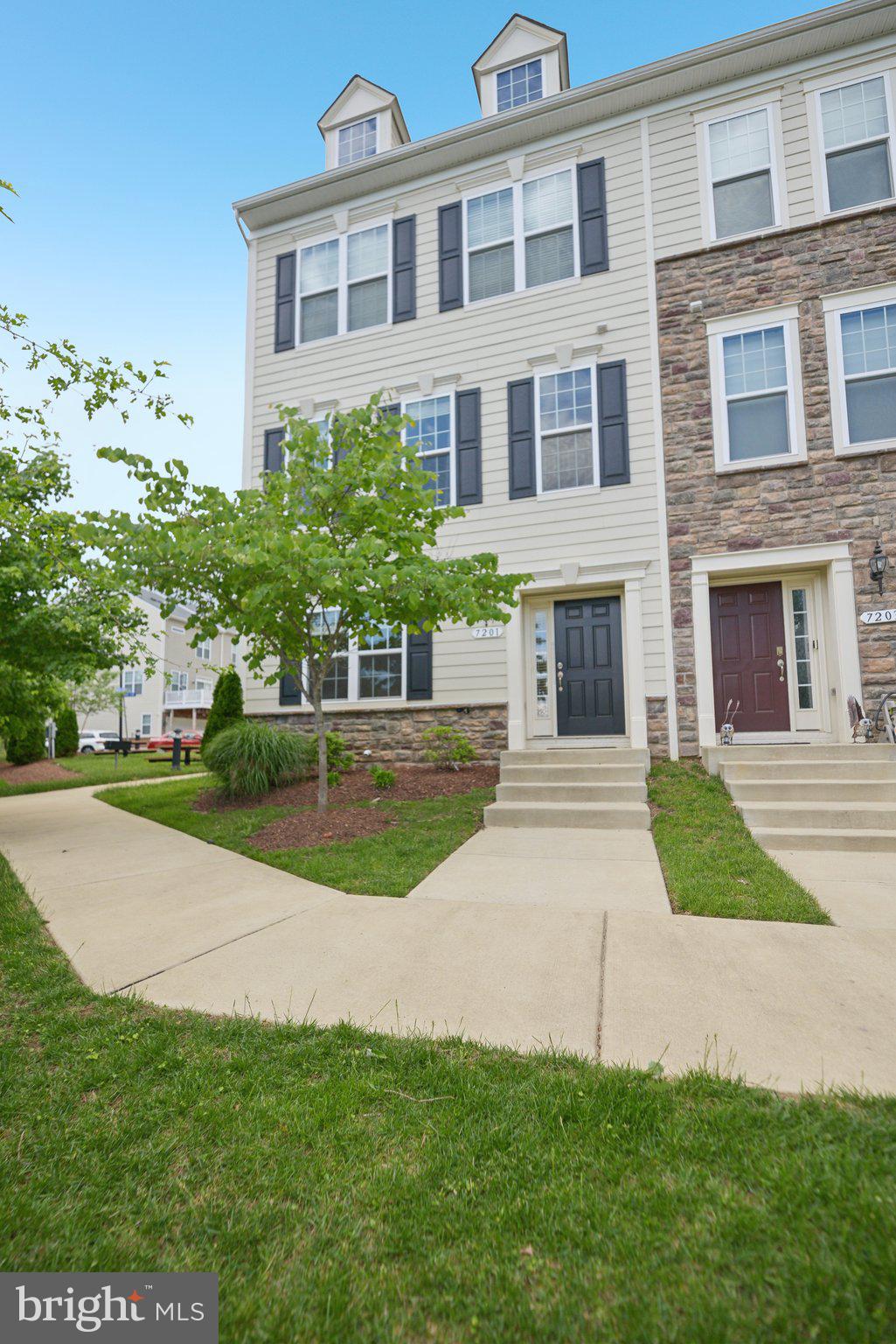 7201 WOOD POND CIRCLE