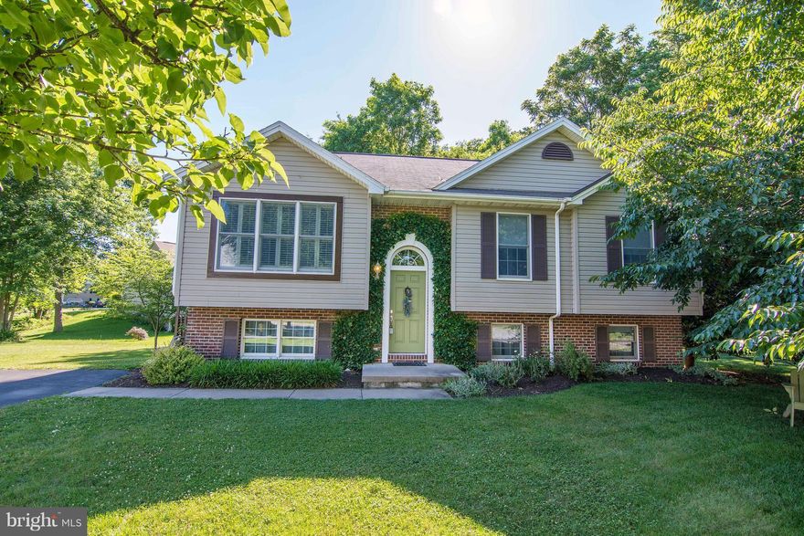 This one owner split foyer in the original section of Maddex Farm at Shepherdstown sits adjacent to the path leading to the SU Wellness Center and community playground. So close to the village for shopping, restaurants and more. Gracious landscaping and shade trees. Great sun room along rear of home. Workshop! and wonderful storage