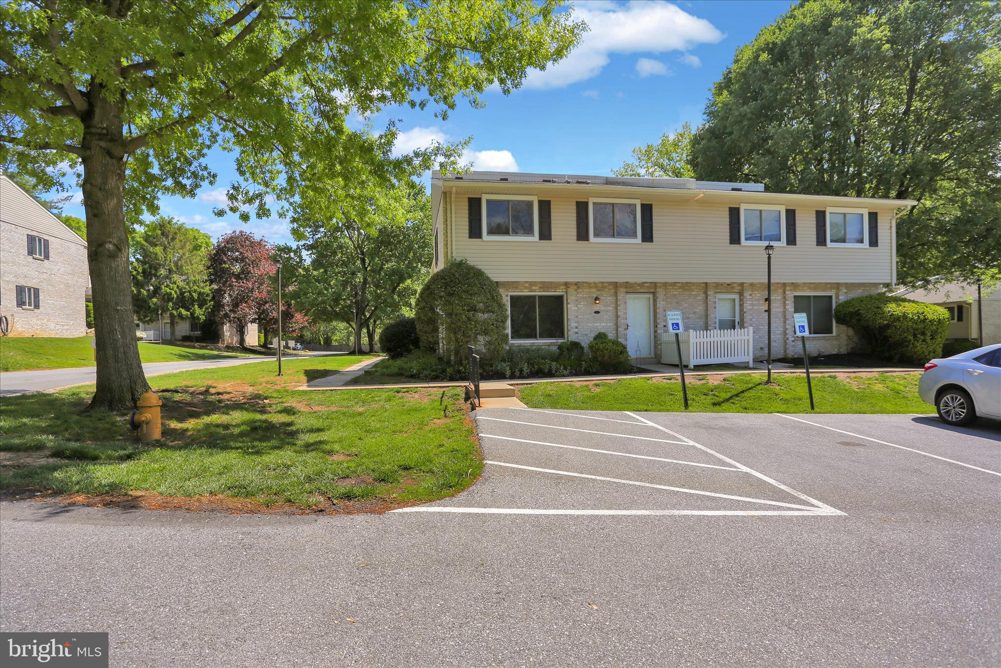 301 VILLAGE WALK 301